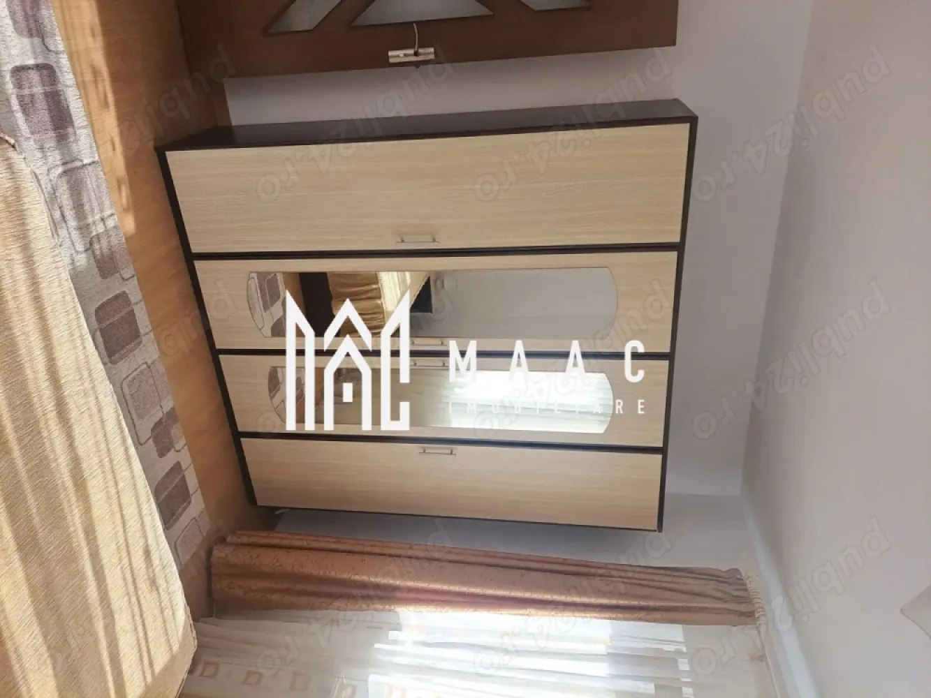 Apartament 2 camere I 55mp I Etaj 1 I Zona Turnisor - Maac imobiliare ofera spre inchiriere apartament cu 2 camere la etajul 1. Compartimentarea imobilului: Hol de acces, living spațios, dormitor matrimonial, bucătărie utilată și mobilată ( cu acces la balcon ), baie cu cadă și geam de aerisire. Dotări bucatarie: plită pe gaz, cuptor, masina de spălat vase, hotă, frigider, cuptor cu microunde etc. Apartamentul dispune de centrală proprie, încălzirea realizându-se prin calorifere. Se percepe garanție în cuantumul unei chirii lunare. Nu se acceptă animale de companie. Pentru mai multe detalii, vă rugăm să specificați telefonic că este vorba despre apartamentul cu ID: CP2810442 }}