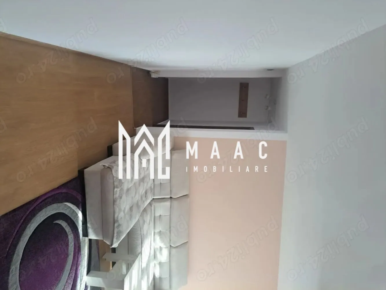 Apartament 2 camere I 55mp I Etaj 1 I Zona Turnisor - Maac imobiliare ofera spre inchiriere apartament cu 2 camere la etajul 1. Compartimentarea imobilului: Hol de acces, living spațios, dormitor matrimonial, bucătărie utilată și mobilată ( cu acces la balcon ), baie cu cadă și geam de aerisire. Dotări bucatarie: plită pe gaz, cuptor, masina de spălat vase, hotă, frigider, cuptor cu microunde etc. Apartamentul dispune de centrală proprie, încălzirea realizându-se prin calorifere. Se percepe garanție în cuantumul unei chirii lunare. Nu se acceptă animale de companie. Pentru mai multe detalii, vă rugăm să specificați telefonic că este vorba despre apartamentul cu ID: CP2810442 }}