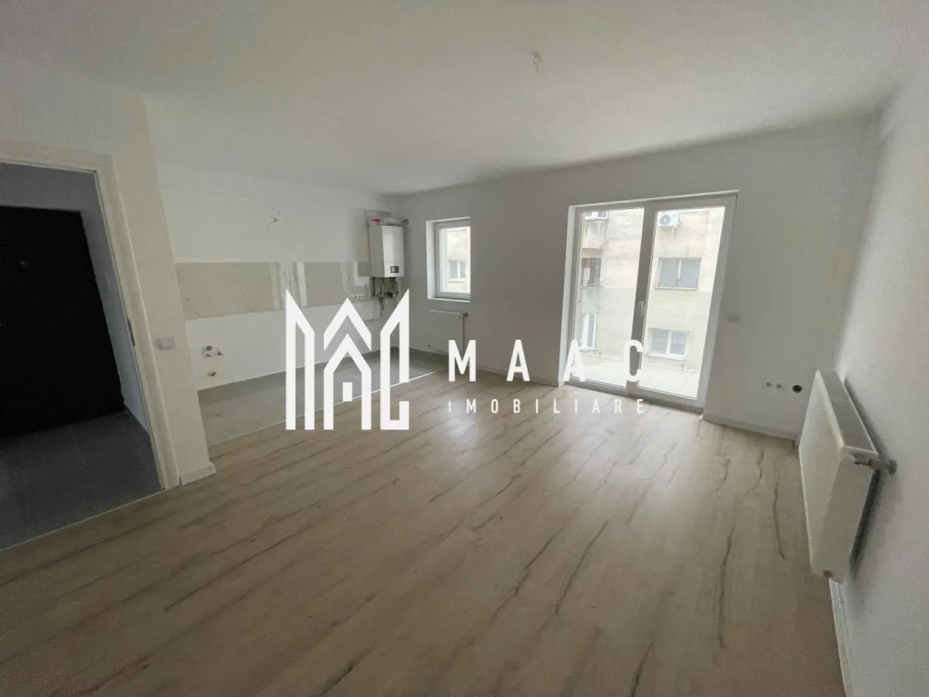 Apartament 2 camere| 49 mp| 2 locuri de parcare| Str Mihail Kogălniceanu - MAAC Imobiliare vă propune spre vanzare un apartament cu 2 camere, situat într-un bloc nou, finalizat recent, pe Strada Mihail Kogălniceanu nr. 58B. Proprietatea are o suprafață utilă de 49 mp și se predă nemobilată și neutilată, oferind libertatea de a fi amenajată după propriul gust. Tip imobil: bloc nou, construcție modernă și solidă Compartimentare: living cu bucătărie open-space, dormitor separat, baie, balcon Detalii și dotări: Apartament nou, nefolosit 2 locuri de parcare incluse Acces securizat cu barieră Finisaje moderne și de calitate Ideal pentru birou sau locuință personalizată Disponibil imediat Pentru mai multe detalii specificati telefonic ID:CP2810418 }}