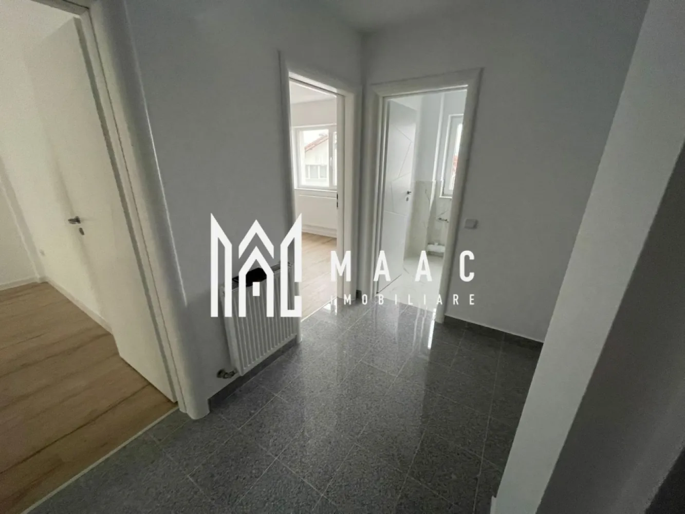 Apartament 2 camere| 49 mp| 2 locuri de parcare| Str Mihail Kogălniceanu - MAAC Imobiliare vă propune spre vanzare un apartament cu 2 camere, situat într-un bloc nou, finalizat recent, pe Strada Mihail Kogălniceanu nr. 58B. Proprietatea are o suprafață utilă de 49 mp și se predă nemobilată și neutilată, oferind libertatea de a fi amenajată după propriul gust. Tip imobil: bloc nou, construcție modernă și solidă Compartimentare: living cu bucătărie open-space, dormitor separat, baie, balcon Detalii și dotări: Apartament nou, nefolosit 2 locuri de parcare incluse Acces securizat cu barieră Finisaje moderne și de calitate Ideal pentru birou sau locuință personalizată Disponibil imediat Pentru mai multe detalii specificati telefonic ID:CP2810418 }}
