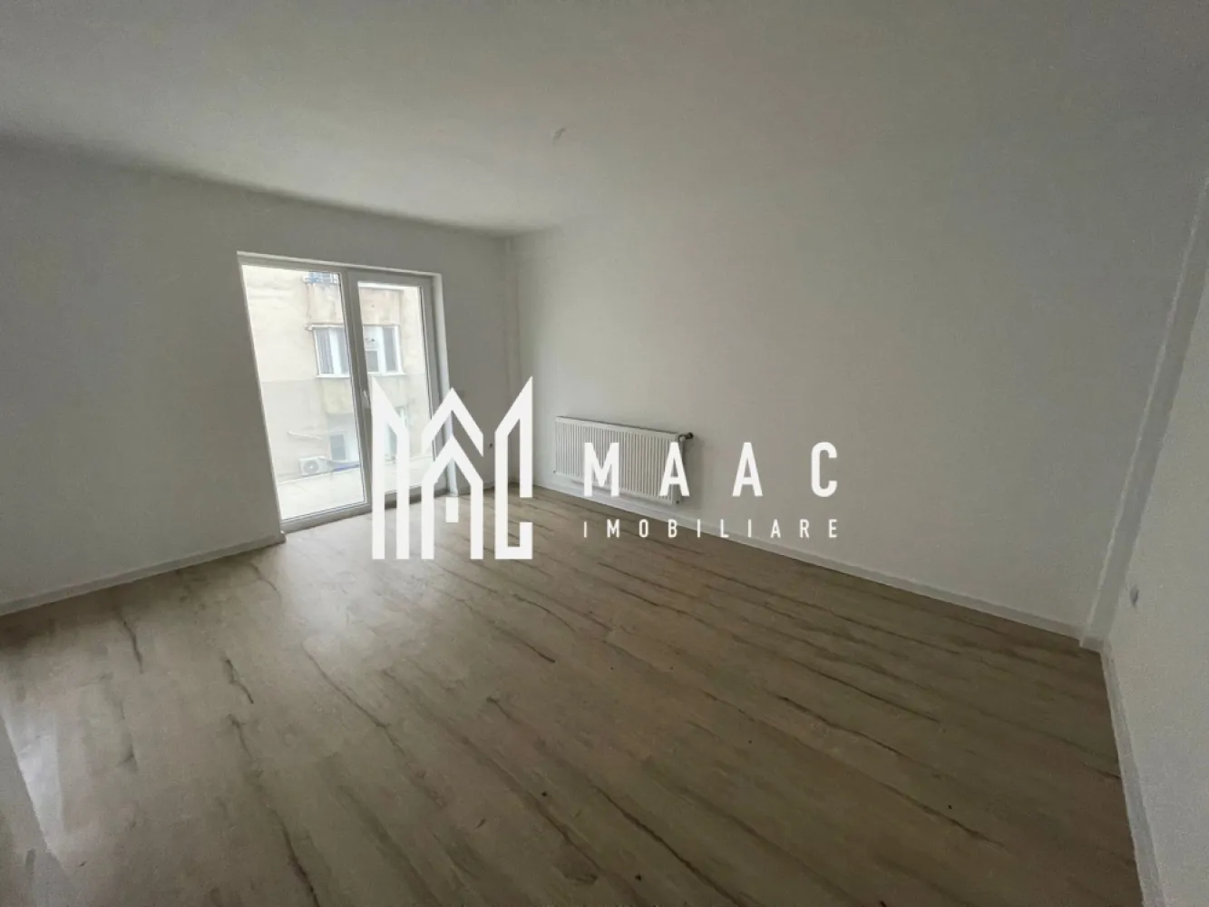 Apartament 2 camere| 49 mp| 2 locuri de parcare| Str Mihail Kogălniceanu - MAAC Imobiliare vă propune spre vanzare un apartament cu 2 camere, situat într-un bloc nou, finalizat recent, pe Strada Mihail Kogălniceanu nr. 58B. Proprietatea are o suprafață utilă de 49 mp și se predă nemobilată și neutilată, oferind libertatea de a fi amenajată după propriul gust. Tip imobil: bloc nou, construcție modernă și solidă Compartimentare: living cu bucătărie open-space, dormitor separat, baie, balcon Detalii și dotări: Apartament nou, nefolosit 2 locuri de parcare incluse Acces securizat cu barieră Finisaje moderne și de calitate Ideal pentru birou sau locuință personalizată Disponibil imediat Pentru mai multe detalii specificati telefonic ID:CP2810418 }}