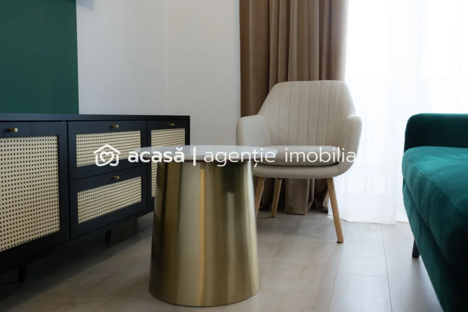 Penthouse NOU 3 camere - ARED LANGA AFI - direct de la dezvoltator - 🏙️Îți prezentăm un penthouse modern în cel mai nou bloc ARED AFI, cu finalizare la 30.11.2026 și preț direct de la dezvoltator - COMISION 0% 📍Complexul ARED este ideal pentru un stil de viață activ și confortabil, într-un complex securizat, cu 4 căi de acces și un parc privat de 1,6 hectare cu zone de relaxare, locuri de joacă, terenuri multisport și pistă de alergat. ✨ Compartimentare inteligentă: - 2 dormitoare (unul matrimonial cu baie și dressing) - living generos open-space cu bucătăria - hol spațios - a doua baie - terasă mare de 17 mp cu priveliște superbă 📐 Suprafață: - 71 mp utili + 17 mp terasă - Etaj 6/6 | Bloc cu lift 🏗️ Stadiu și preț: - Se vinde nefinisat la acest preț (TVA nu este inclus) - Posibilitate de finisare și mobilare completă, contracost ✅ Avantaje: - Localizare premium în complexul ARED AFI - Acces rapid la AFI Arad și punctele cheie ale orașului - Siguranță și facilități de top pentru întreaga familie - Loc de parcare inclus 📞 Pentru mai multe detalii sună-mă la 0755 274 519 - Daniel Hord - Consultant ARED - Birou Centru Nu dispui de toată suma? Te ajutăm noi gratuit! Îți obținem oferte de la 16 bănci Ai o proprietate de vânzare în Arad și vrei să știi cât valorează cu adevărat? Sună-mă pentru o evaluare GRATUITĂ! }}