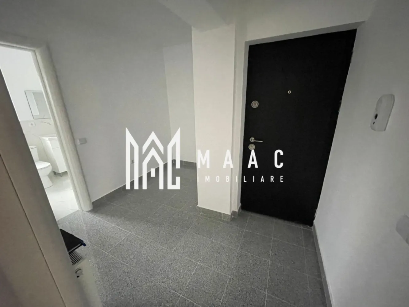 Apartament 2 camere| 49 mp| 2 locuri de parcare| Str Mihail Kogălniceanu - MAAC Imobiliare vă propune spre vanzare un apartament cu 2 camere, situat într-un bloc nou, finalizat recent, pe Strada Mihail Kogălniceanu nr. 58B. Proprietatea are o suprafață utilă de 49 mp și se predă nemobilată și neutilată, oferind libertatea de a fi amenajată după propriul gust. Tip imobil: bloc nou, construcție modernă și solidă Compartimentare: living cu bucătărie open-space, dormitor separat, baie, balcon Detalii și dotări: Apartament nou, nefolosit 2 locuri de parcare incluse Acces securizat cu barieră Finisaje moderne și de calitate Ideal pentru birou sau locuință personalizată Disponibil imediat Pentru mai multe detalii specificati telefonic ID:CP2810418 }}