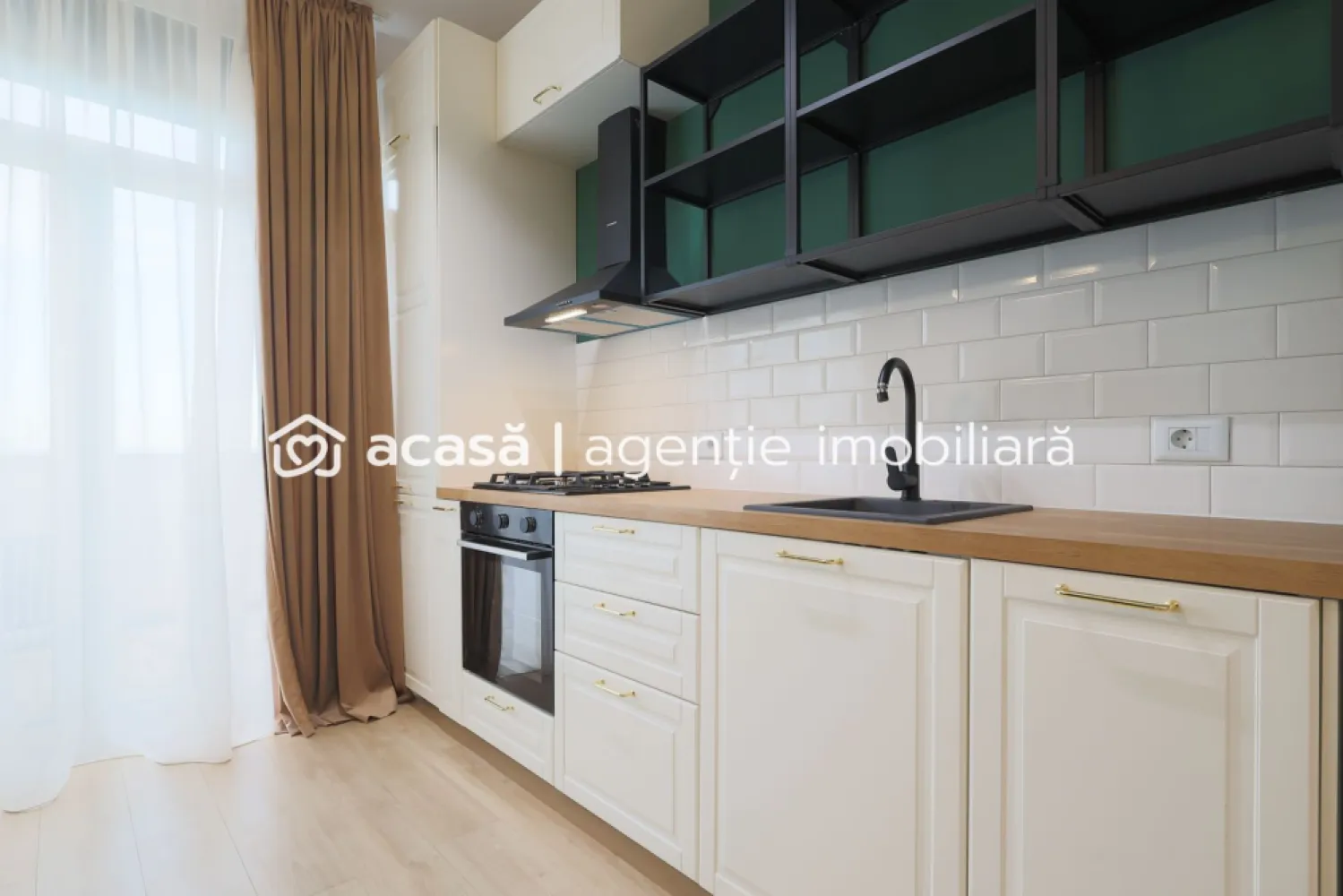 Penthouse NOU 3 camere - ARED LANGA AFI - direct de la dezvoltator - 🏙️Îți prezentăm un penthouse modern în cel mai nou bloc ARED AFI, cu finalizare la 30.11.2026 și preț direct de la dezvoltator - COMISION 0% 📍Complexul ARED este ideal pentru un stil de viață activ și confortabil, într-un complex securizat, cu 4 căi de acces și un parc privat de 1,6 hectare cu zone de relaxare, locuri de joacă, terenuri multisport și pistă de alergat. ✨ Compartimentare inteligentă: - 2 dormitoare (unul matrimonial cu baie și dressing) - living generos open-space cu bucătăria - hol spațios - a doua baie - terasă mare de 17 mp cu priveliște superbă 📐 Suprafață: - 71 mp utili + 17 mp terasă - Etaj 6/6 | Bloc cu lift 🏗️ Stadiu și preț: - Se vinde nefinisat la acest preț (TVA nu este inclus) - Posibilitate de finisare și mobilare completă, contracost ✅ Avantaje: - Localizare premium în complexul ARED AFI - Acces rapid la AFI Arad și punctele cheie ale orașului - Siguranță și facilități de top pentru întreaga familie - Loc de parcare inclus 📞 Pentru mai multe detalii sună-mă la 0755 274 519 - Daniel Hord - Consultant ARED - Birou Centru Nu dispui de toată suma? Te ajutăm noi gratuit! Îți obținem oferte de la 16 bănci Ai o proprietate de vânzare în Arad și vrei să știi cât valorează cu adevărat? Sună-mă pentru o evaluare GRATUITĂ! }}