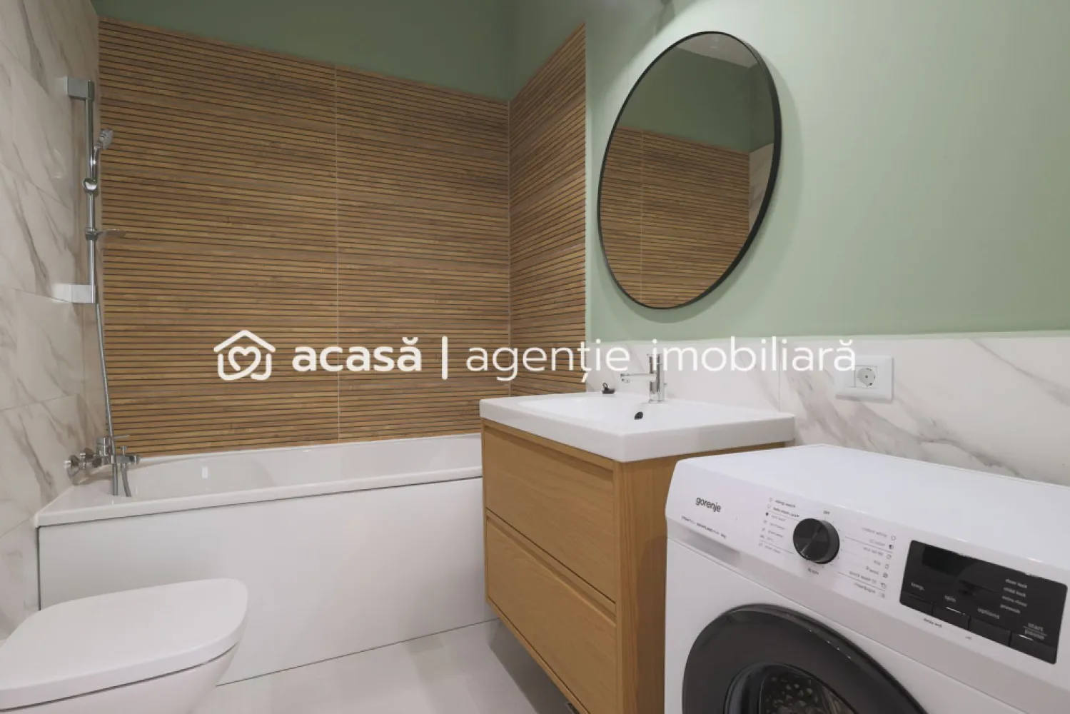 Penthouse NOU 3 camere - ARED LANGA AFI - direct de la dezvoltator - 🏙️Îți prezentăm un penthouse modern în cel mai nou bloc ARED AFI, cu finalizare la 30.11.2026 și preț direct de la dezvoltator - COMISION 0% 📍Complexul ARED este ideal pentru un stil de viață activ și confortabil, într-un complex securizat, cu 4 căi de acces și un parc privat de 1,6 hectare cu zone de relaxare, locuri de joacă, terenuri multisport și pistă de alergat. ✨ Compartimentare inteligentă: - 2 dormitoare (unul matrimonial cu baie și dressing) - living generos open-space cu bucătăria - hol spațios - a doua baie - terasă mare de 17 mp cu priveliște superbă 📐 Suprafață: - 71 mp utili + 17 mp terasă - Etaj 6/6 | Bloc cu lift 🏗️ Stadiu și preț: - Se vinde nefinisat la acest preț (TVA nu este inclus) - Posibilitate de finisare și mobilare completă, contracost ✅ Avantaje: - Localizare premium în complexul ARED AFI - Acces rapid la AFI Arad și punctele cheie ale orașului - Siguranță și facilități de top pentru întreaga familie - Loc de parcare inclus 📞 Pentru mai multe detalii sună-mă la 0755 274 519 - Daniel Hord - Consultant ARED - Birou Centru Nu dispui de toată suma? Te ajutăm noi gratuit! Îți obținem oferte de la 16 bănci Ai o proprietate de vânzare în Arad și vrei să știi cât valorează cu adevărat? Sună-mă pentru o evaluare GRATUITĂ! }}