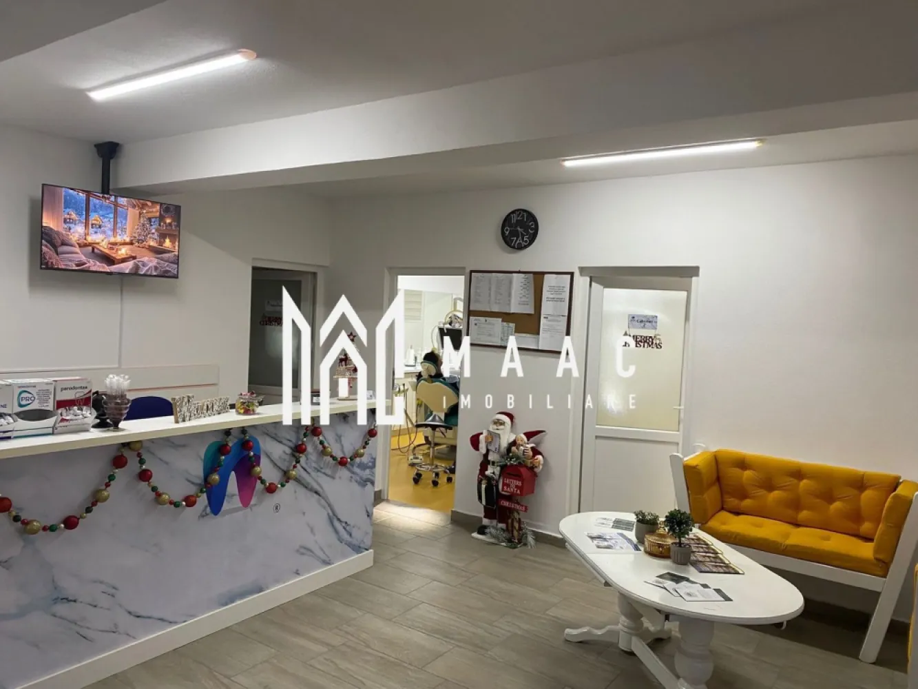 Cabinet Stomatologic I Spațiu Comercial I 116mp I Sura Mare - Maac Imobiliare vă oferă spre vânzare un spațiu comercial modern, situat într-o zonă accesibilă din Șura Mare, perfect amenajat pentru desfășurarea unei activități medicale – cabinet stomatologic sau alte servicii. Detalii: • Suprafață totală: 116 mp • Disponibil mobilat complet pentru cabinet stomatologic – preț 145.000 € • Disponibil și nemobilat – preț 130.000 € • Spațiu modern, luminos, compartimentat eficient • Toate utilitățile asigurate Ideal pentru: cabinet stomatologic, cabinet medical, centru estetic, birouri sau alte activități comerciale. Pentru mai multe detalii sau pentru programarea unei vizionări, vă rugăm să specificați ID: CP2810375 }}