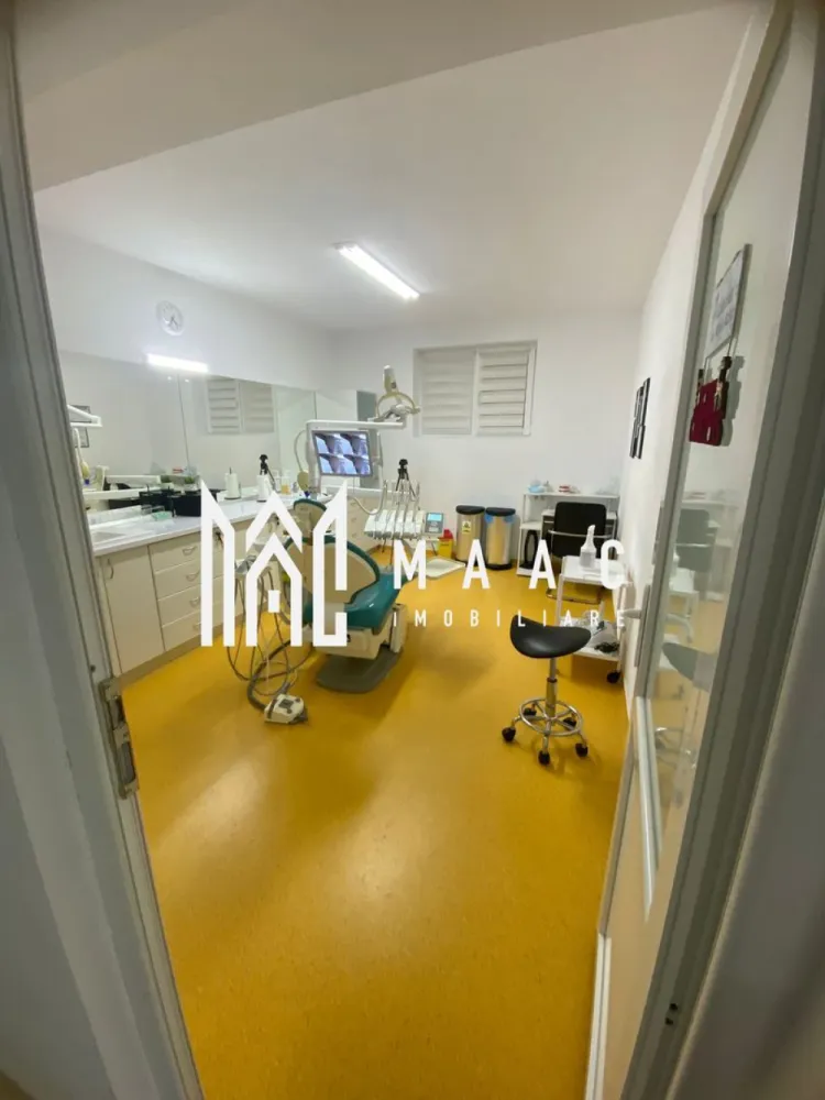 Cabinet Stomatologic I Spațiu Comercial I 116mp I Sura Mare - Maac Imobiliare vă oferă spre vânzare un spațiu comercial modern, situat într-o zonă accesibilă din Șura Mare, perfect amenajat pentru desfășurarea unei activități medicale – cabinet stomatologic sau alte servicii. Detalii: • Suprafață totală: 116 mp • Disponibil mobilat complet pentru cabinet stomatologic – preț 145.000 € • Disponibil și nemobilat – preț 130.000 € • Spațiu modern, luminos, compartimentat eficient • Toate utilitățile asigurate Ideal pentru: cabinet stomatologic, cabinet medical, centru estetic, birouri sau alte activități comerciale. Pentru mai multe detalii sau pentru programarea unei vizionări, vă rugăm să specificați ID: CP2810375 }}