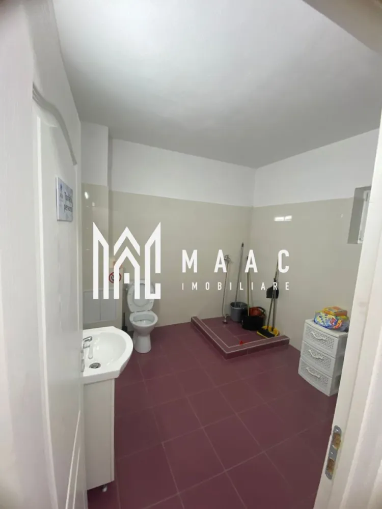 Cabinet Stomatologic I Spațiu Comercial I 116mp I Sura Mare - Maac Imobiliare vă oferă spre vânzare un spațiu comercial modern, situat într-o zonă accesibilă din Șura Mare, perfect amenajat pentru desfășurarea unei activități medicale – cabinet stomatologic sau alte servicii. Detalii: • Suprafață totală: 116 mp • Disponibil mobilat complet pentru cabinet stomatologic – preț 145.000 € • Disponibil și nemobilat – preț 130.000 € • Spațiu modern, luminos, compartimentat eficient • Toate utilitățile asigurate Ideal pentru: cabinet stomatologic, cabinet medical, centru estetic, birouri sau alte activități comerciale. Pentru mai multe detalii sau pentru programarea unei vizionări, vă rugăm să specificați ID: CP2810375 }}