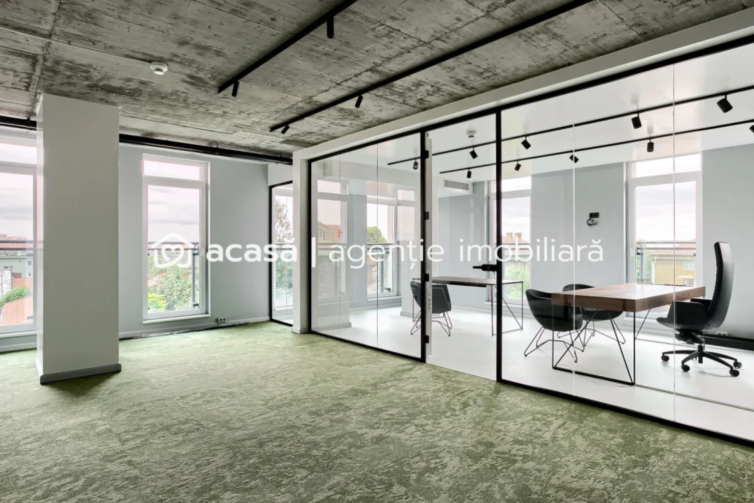 De vânzare spațiu de birouri Ultracentral în Arad - Descoperiți un spațiu de birouri unic, situat într-o zonă ultracentrală și remarcabilă din Arad! Acest spațiu luxos redefinește conceptul de confort și eleganță, fiind finisat superior și echipat cu sisteme de ultimă generație. Beneficiați de o luminozitate naturală excepțională datorită ferestrelor mari, perfect poziționate. Fiecare încăpere este dotată cu sistem de ventilatie cu recuperare de căldură, asigurând un mediu de lucru confortabil pe tot parcursul anului. Îmbinând un design deosebit cu o compartimentare inteligentă, acest spațiu este ideal pentru orice tip de activitate profesională, oferind un mediu de lucru productiv și inspirant. În plus, sistemul inteligent de încălzire în pardoseală și senzorii de inundație adaugă un plus de siguranță și eficiență. Preț: 329.000 Euro+TVA 19% Contactați-ne acum pentru mai multe detalii și pentru a programa o vizionare! 0721356746 FLORIN MOȘ }}