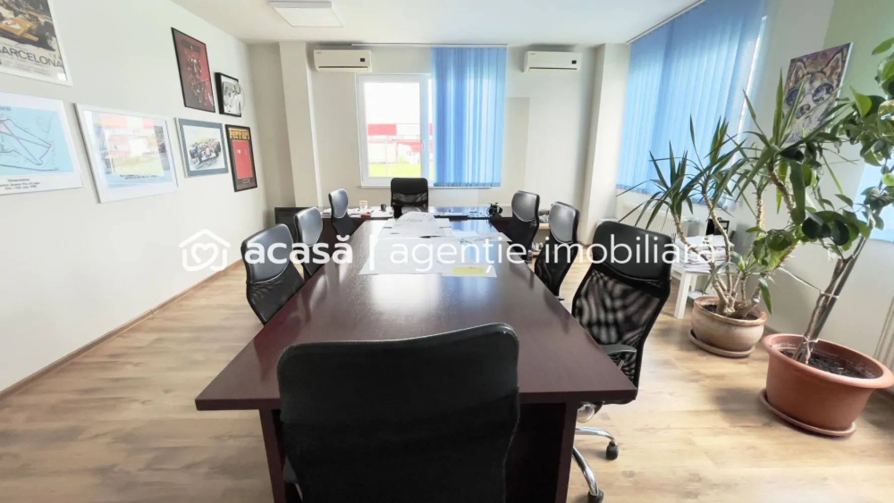 Cladire birouri cu parcari in incinta privata - Oferim spre vânzare un spațiu comercial în Parcul Industrial UTA2 ce se poate prelua cu chiriaș ce achită chirie 3000 eur/lună până în decembrie 2026. Spațiu se poate preda liber de contractul de închiriere cel mai devreme în ianuarie 2027. Parcul Industrial UTA2 este amplasat în partea de Nord a Municipiului Arad, cu acces direct din E68 (DN7, Centură Nord). Imobilul este confecționat din panouri sandwich termoizolante și este compartimentat astfel: – recepție – 6 birouri – 4 grupuri sanitare – holuri – spațiu tehnic Suprafață construită: 333 mp Suprafață teren: 2.561 mp Prețul mai include și: – 12 locuri de parcare (autoturisme) – aprox 2.000 mp spațiu verde - incintă împrejmuită Caracteristicile de mai sus fac spațiul pretabil și pentru următoarele activități: – birouri – producție – depozitare – loc de joacă pentru copii Important! Proprietatea este scutită de impozite pe toată durata de existență a titlului de Parc industrial acordat conform ORDINULUI nr. 325 din 15 octombrie 2007. Pentru detalii, apelați 0721356746. Florin Moș }}