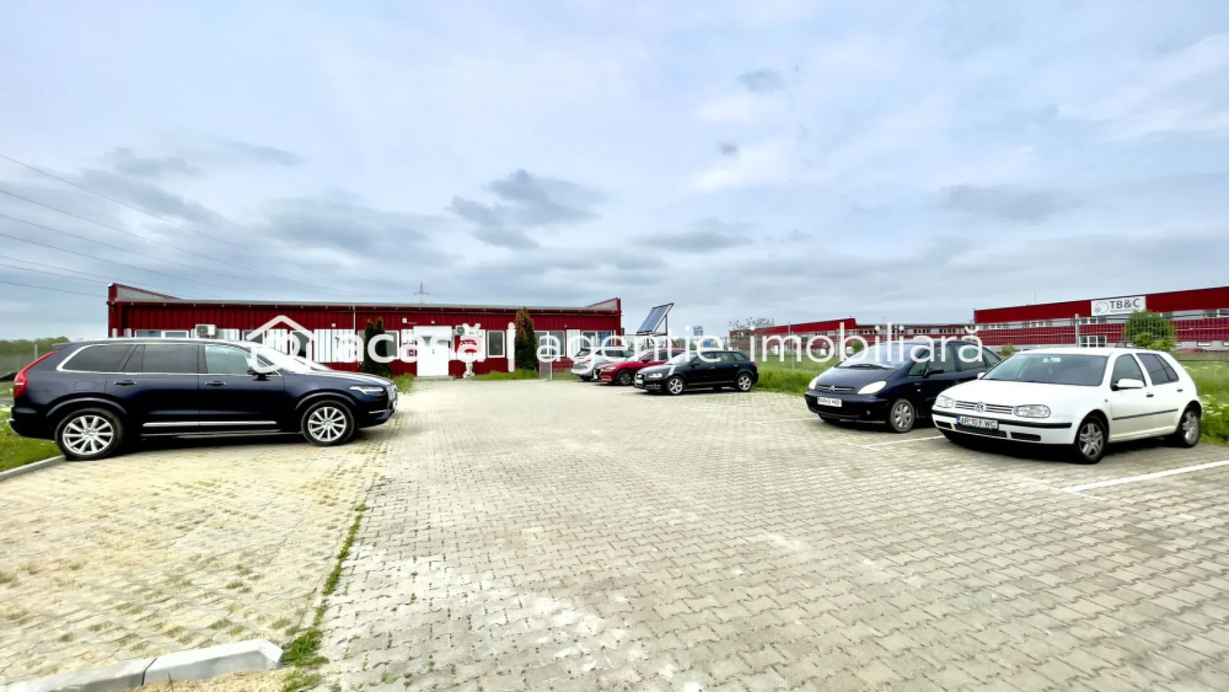Cladire birouri cu parcari in incinta privata