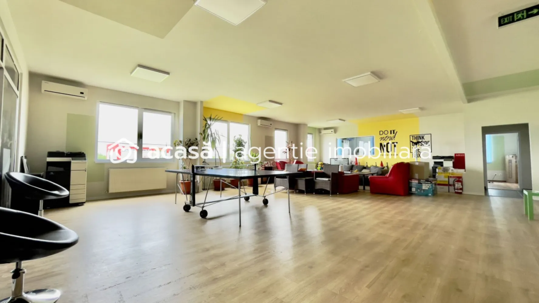 Cladire birouri cu parcari in incinta privata