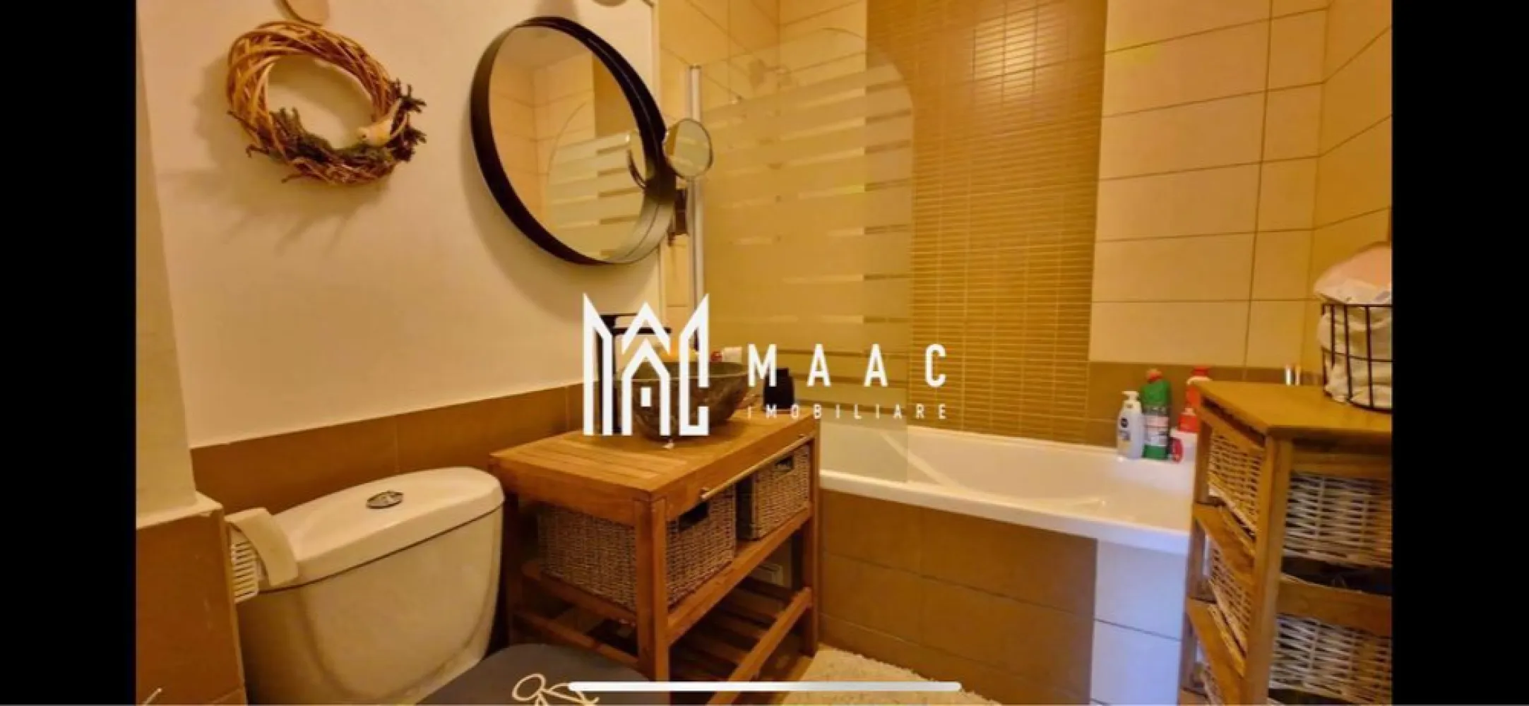 Casa 3 Camere | Curte Generoasa | 90 MP | Cartierul Arhitecților - MAAC Imobiliare vă propune spre închiriere o casă modernă, cu regim de înălțime P+M, situată într-o zonă liniștită de case din Cartierul Arhitecților, Sibiu. Detalii proprietate: Suprafață utilă: 90 mp Teren total: 200 mp Curte liberă: aproximativ 100 mp An construcție: 2012 Structură: sistem Amvic, foarte bine izolată termic Compartimentare: Parter: hol, bucătărie separată, living spațios cu acces la terasă, baie Etaj: hol, 2 dormitoare luminoase, baie Dotări și finisaje: Încălzire cu centrală termică proprie și calorifere Complet mobilată și utilată: TV, mașină de spălat rufe, cuptor, plită, hotă, combină frigorifică, mașină de spălat vase Finisaje moderne, mobilier de calitate, amenajată cu bun gust Exterior: Curte amenajată, cu spațiu verde și zonă de relaxare Locuri de parcare în fața imobilului Locație: Situată în Cartierul Arhitecților, într-o zonă aerisită și liniștită, ideală pentru familii sau cupluri care doresc confort și intimitate, cu acces facil către oraș și puncte de interes. Disponibilitate: Imobilul este disponibil începând cu 15 noiembrie 2025. Condiții de închiriere: Contract minim: 12 luni Garanție: o lună de chirie Animalele de companie nu sunt acceptate Pentru mai multe detalii sau pentru a programa o vizionare, vă rugăm să ne contactați menționând ID:CP2810302 }}