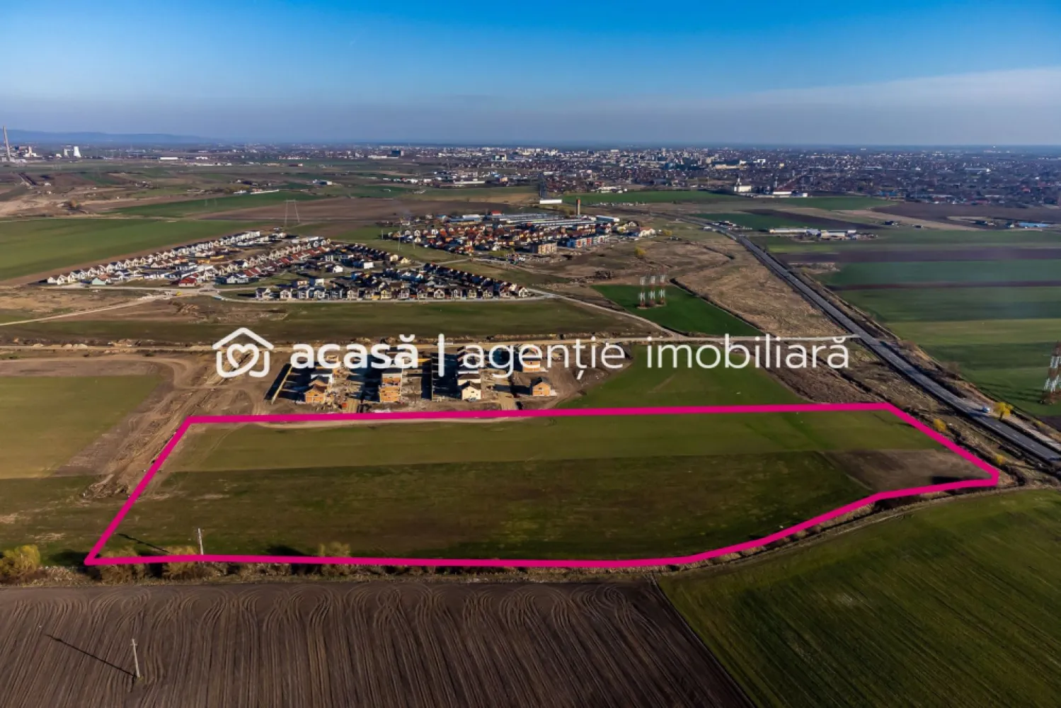 Teren de case lipit de Cartierul Westfield