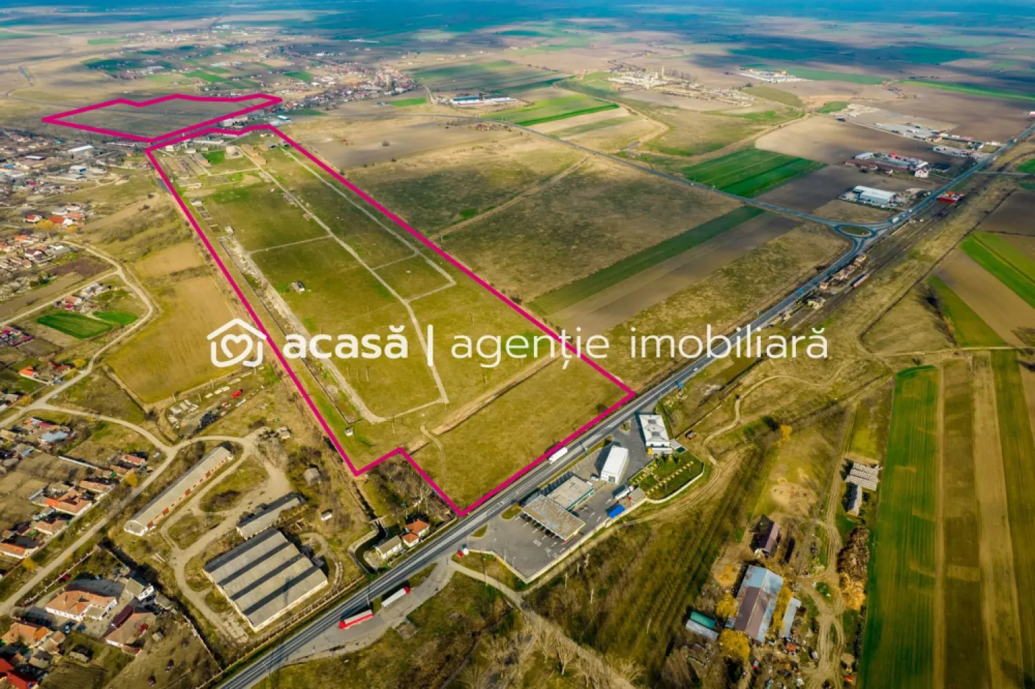 Teren industrial 42 ha Vama Nadlac - Agenția imobiliară ACASĂ vă oferă un teren cu acces la Autostrada A1, poziționat între cele două vămi din Nădlac. Suprafață teren: 411,749 mp Terenul se pretează pentru: Parc industrial Parc logistic - activități de logistică Parcare TIR, etc Pe proprietate se află constructii în suprafață de aproximativ 3000 mp. (de demolat) Terenul dispune de toate utilitățile. (Apa, Gaz, Curent, Calalizare) Pe teren exista două posturi de transformare fiecare de 400 kVA. Pentru detalii apelați 0721356746 Florin Moș }}