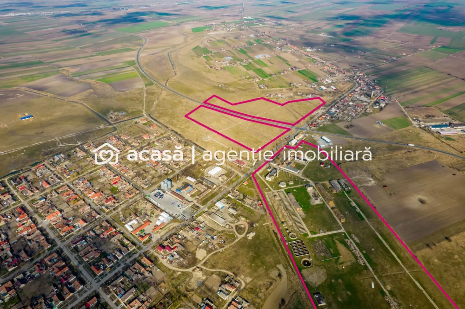 Teren industrial 42 ha Vama Nadlac - Agenția imobiliară ACASĂ vă oferă un teren cu acces la Autostrada A1, poziționat între cele două vămi din Nădlac. Suprafață teren: 411,749 mp Terenul se pretează pentru: Parc industrial Parc logistic - activități de logistică Parcare TIR, etc Pe proprietate se află constructii în suprafață de aproximativ 3000 mp. (de demolat) Terenul dispune de toate utilitățile. (Apa, Gaz, Curent, Calalizare) Pe teren exista două posturi de transformare fiecare de 400 kVA. Pentru detalii apelați 0721356746 Florin Moș }}