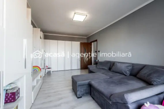 Apartament amenajat cu 2 camere, decomandat la Intim Comision 0