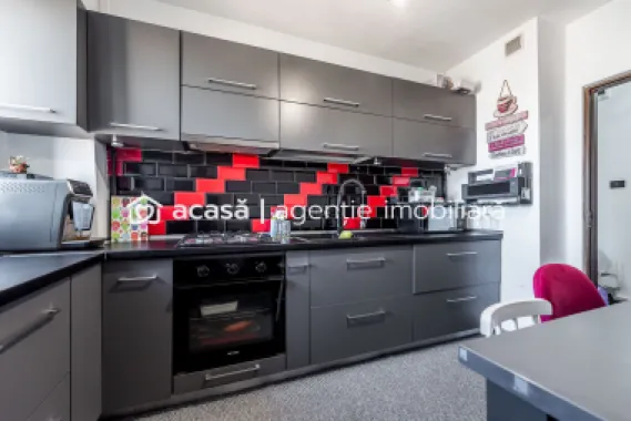 Apartament amenajat cu 2 camere, decomandat la Intim Comision 0