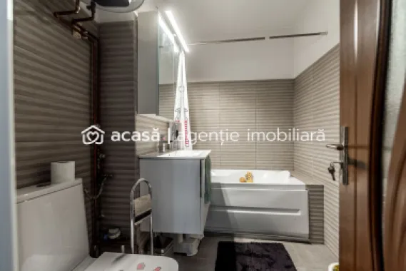 Apartament amenajat cu 2 camere, decomandat la Intim Comision 0