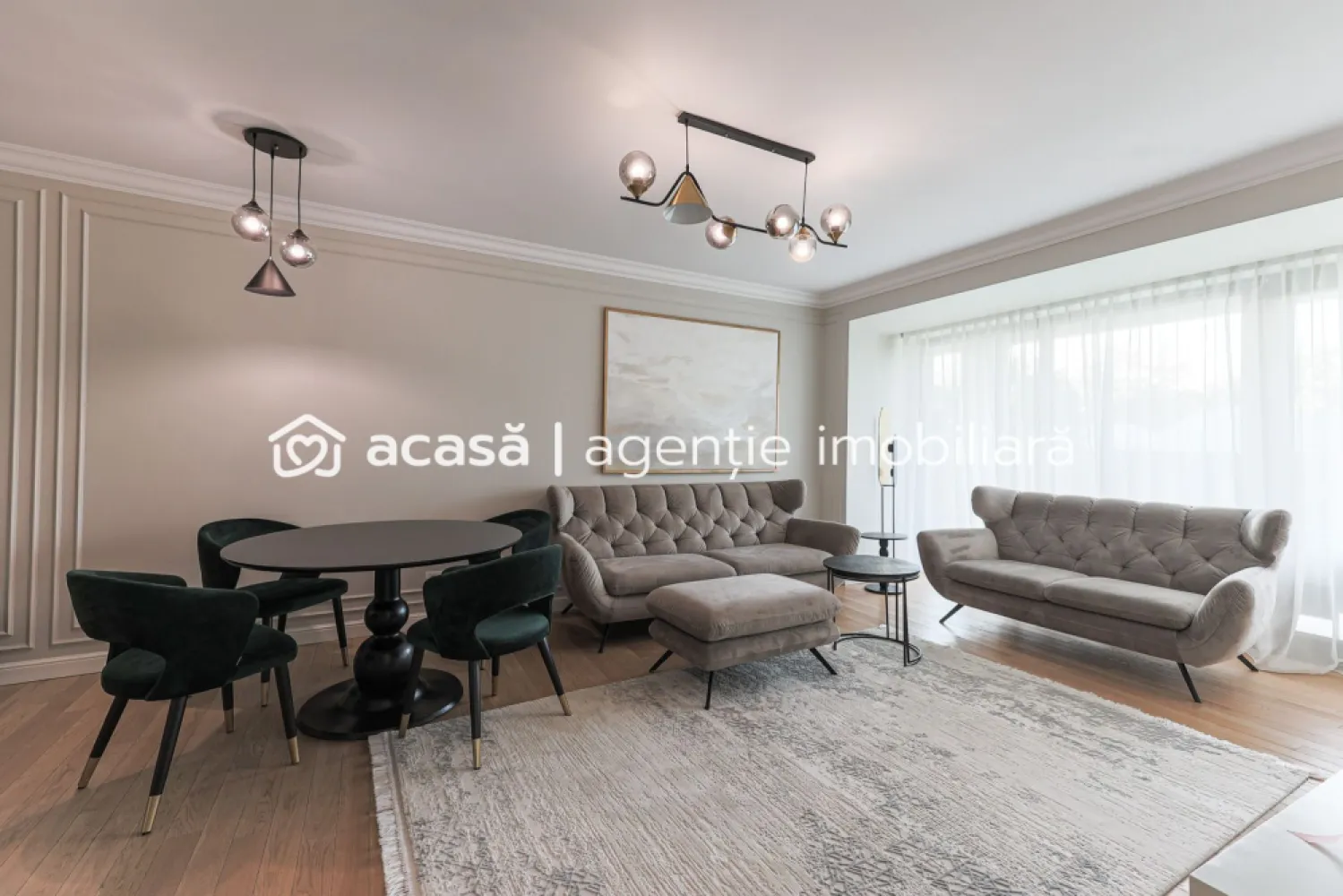 Casă premium în Subcetate, construcție nouă finisaje de lux Comision 0 - Comision 0% Pret repozitionat Vă propunem o proprietate superbă situată în una dintre cele mai bune zone rezidențiale din Arad – Subcetate. Casa este construită recent, pe un teren de 580 mp, are o suprafață utilă de 200 mp și impresionează prin finisaje de lux și materiale de cea mai bună calitate. Compartimentarea este ideală: 3 dormitoare, 3 băi, birou spațios, living generos cu bucătărie open-space, debara, magazie și pod mare pentru depozitare. Locuința dispune de încălzire în pardoseală, centrală pe gaz, mobilier din lemn și MDF, parchet din lemn, sistem de irigații automat și alarmă pentru casă și curte. Se vinde complet mobilată și utilată, oferind un nivel ridicat de confort, eleganță și siguranță, într-o zonă liniștită și exclusivistă. 📞 Pentru detalii și programarea unei vizionări: Blaga Flavius – 0754467525 Consultant imobiliar acreditat APAIR (Asociația Profesională a Agenților Imobiliari din România) Nu dispui de toată suma? Te ajutăm noi gratuit! Îți obținem oferte de la 16 bănci. Ai o proprietate de vânzare în Arad și vrei să știi cât valorează cu adevărat? Birou: ACASĂ | Agenție imobiliară Arad Adresă: Bulevardul Decebal 2, Arad 310133 }}