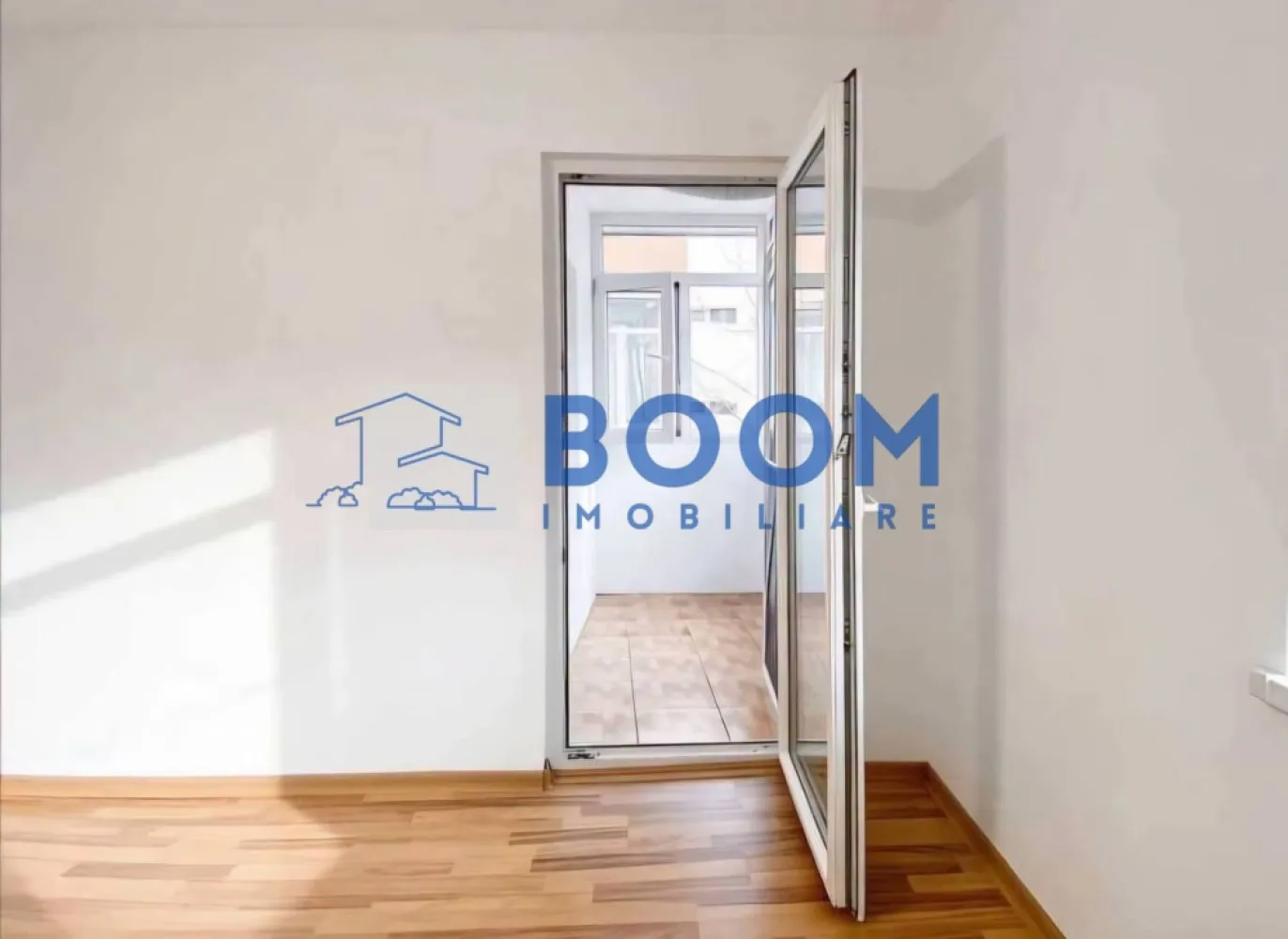 Apartament 2 Camere | Zona Ostroveni | Etaj 2 - BOOM Imobiliare vă propune spre vânzare un apartament cu 2 camere, situat la etajul 2, în zona Ostroveni.

Locuința are o suprafață utilă de 50 mp, este luminoasă, bine compartimentată și se află într-un bloc anvelopat, oferind confort termic și costuri reduse la întreținere.

Poziționat într-o zonă liniștită, cu acces rapid către școli, magazine și mijloace de transport, apartamentul este ideal atât pentru locuit, cât și pentru investiție.

Apartamentul este liber și disponibil imediat.

Pentru mai multe informații și programarea unei vizionări, contactați BOOM Imobiliare. CP3226110