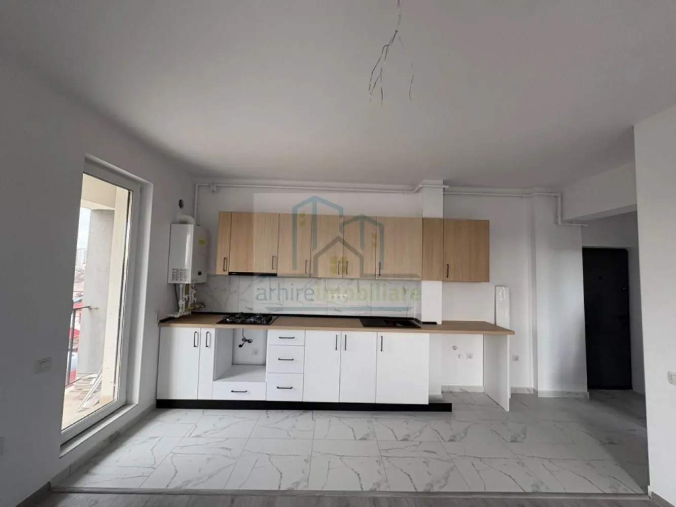 Apartament 2 camere premium | Bloc nou 2026 | Încălzire pardoseală | - SUPER OFERTA!! COMISION ZERO CUMPARATOR Agentia ArhireImobiliare , vă prezintă un apartament premium, luminos și modern, situat în bloc nou (2026), etaj 3/4 cu lift, pe Șos. Industriilor – Str. Ghetu Anghel, Sector 3. Această locuință combină design modern, confort și funcționalitate, fiind gata pentru mutare sau ca investiție sigură. Caracteristici principale Suprafață utilă: 48 mp, compartimentare optimă 🔥 Încălzire în pardoseală + ferestre tripan → confort termic și liniște 🍳 Bucătărie parțial mobilată și echipată (plită, hotă, chiuvetă) 🛏 Dormitor complet mobilat (pat + saltea) 🛁 Baie complet mobilată și utilată (chiuvetă, cadă/dus, vas WC, mobilier) Finisaje moderne, materiale de calitate superioară Bloc nou → întreținere redusă, imagine premium Locuință luminoasă și aerisită. Acces rapid la transport: STB 253, 330, 103 + linie noapte N104 🛒 Magazine și facilități la doar 3-4 minute, 10-12 minute metrou Republica Zonă liniștită, dar bine conectată și în dezvoltare Ideal pentru cupluri, persoane active sau investiție stabilă Pret vanzare 95.700 Euro Usor Negociabil. COMISION ZERO CUMPARATOR Va asteptam la vizionare }}