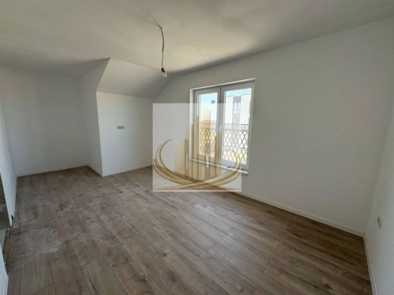 Duplex modern 4 camere, 95 mp utili, teren 300mp– C. Medveș, Urseni