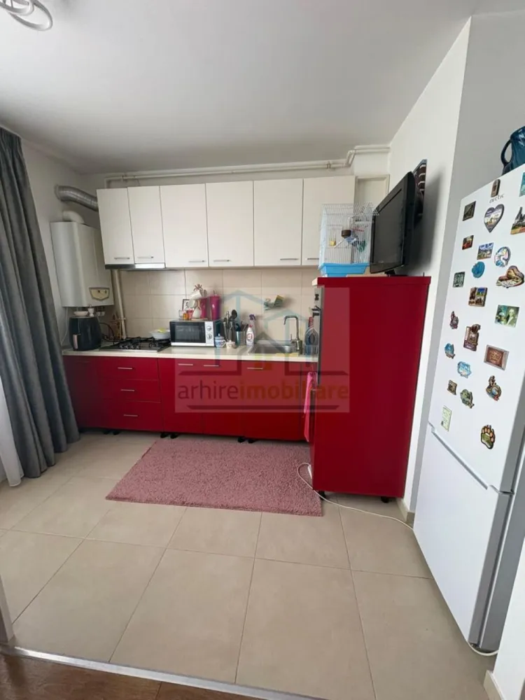 Apartament 2 camere PREMIUM | Parcare inclusă | Complet mobilat - Agentia ArhireImobiliare Vă ofera spre vanzare un apartament modern și elegant, situat în Pantelimon, la etajul 1 din 2 + mansardă, într-un bloc construit în 2017, cu supraveghere video și acte pregătite pentru vânzare. Proprietatea este gata de mutare și acceptă achiziție prin credit. Avantaje rare și cheie: 🚗 Parcare exterioara inclusă – rar în zonă, confort și siguranță garantate 🛋️ Complet mobilat și utilat – mutare imediată fără investiții suplimentare 🏢 Bloc nou 2017 cu supraveghere video – securitate și liniște 🔑 Etaj 1 – acces facil și confort optim Acte pregătite și posibilitate achiziție prin credit Compartimentare: Living spațios și luminos Dormitor confortabil Bucătărie complet utilată Baie generoasă Dressing și balcon Locație excelentă – totul la doi pași: 🛒 Kaufland & benzinarie – la 2 pași 🛒 Lidl – 10 minute de mers pe jos 🛒 Selgros – acces rapid 🚇 Transport public la îndemână și metrou la 10–12 minute cu mașina 🌳 Zonă liniștită și sigură Potențial investițional: 💸 Chirie estimată: 420 – 450 €/lună – randament stabil 🔄 Cerere mare pentru apartamente complet mobilate cu parcare și bloc sigur 📈 Investiție pe termen mediu și lung, cu apreciere garantată în zonă Apartamentul se vinde complet mobilat si utilat , loc de parcare inclus la pretul de 95800 Usor Negociabil Va asteptam la vizionare }}