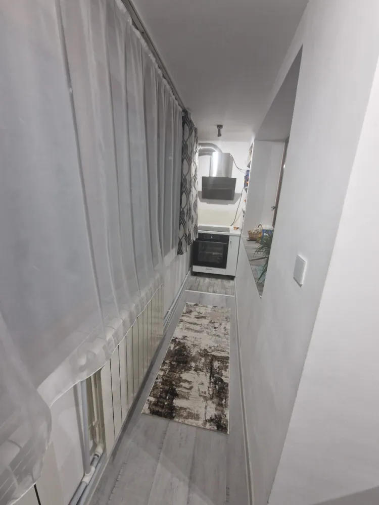 Vând apartament 2 camere Straja