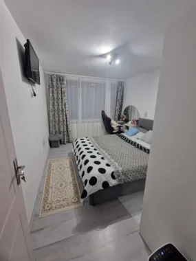 Vând apartament 2 camere Straja