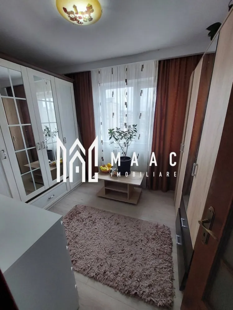 Apartament 3 camere | Ostroveni | Hermes | mobilat si utilat | centrala - MAAC IMOBILIARE vă propune spre vânzare un apartament 3 camere decomandat, etaj 7/10 complet mobilat și utilat – zona Hermes, Ostroveni | Râmnicu Vâlcea MAAC IMOBILIARE vă prezintă o oportunitate excelentă de achiziție: un apartament cu 3 camere, decomandat, situat într-una dintre cele mai apreciate zone ale municipiului Râmnicu Vâlcea – Hermes, în cartierul Ostroveni. Proprietatea se remarcă prin compartimentarea eficientă, poziționarea avantajoasă la etaj intermediar și faptul că se vinde complet mobilată și utilată, fiind pregătită pentru mutare imediată, fără investiții suplimentare. Suprafețe: Suprafață utilă: 47,61 mp Balcon: 3,91 mp Suprafață totală: 51,52 mp Etaj: 7 din 10 Etaj intermediar – echilibru ideal între confort termic și priveliște Bloc cu regim de înălțime P+10 Compartimentare practică și funcțională: -Living generos, luminos, ideal pentru relaxare și socializare -Două dormitoare bine dimensionate, potrivite atât pentru familie, cât și pentru birou/guest room -Bucătărie separată, eficient organizată -Baie -Balcon – spațiu suplimentar pentru depozitare sau relaxare Compartimentarea decomandată oferă intimitate și un flux optim al spațiului, fiind potrivită pentru orice tip de familie. Dotări și finisaje: Se vinde complet mobilat și utilat, conform fotografiilor Centrală termică proprie – control eficient al costurilor și confort termic sporit Mobilier bine întreținut Electrocasnice incluse Spații bine optimizate pentru depozitare Apartament luminos, cu expunere favorabilă Avantaje cheie: -Mutare imediată – nu necesită renovări -Etaj intermediar (7/10) – confort și siguranță -Compartimentare decomandată (foarte căutată) -Ideal atât pentru locuit, cât și pentru investiție -Priveliște deschisă și lumină naturală pe tot parcursul zilei Localizare – zona Hermes, Ostroveni: Imobilul este amplasat într-o zonă cu acces facil către toate punctele de interes: -magazine și supermarketuri -școli și grădinițe -farmacii și servicii -mijloace de transport în comun Zona este recunoscută pentru liniște, accesibilitate și infrastructură bine dezvoltată. Ideal pentru: -familie sau cuplu care își dorește o locuință gata de mutare -investiție sigură, cu potențial ridicat de închiriere Pentru mai multe informații sau pentru programarea unei vizionări, contactați echipa MAAC IMOBILIARE! CP3017918 }}