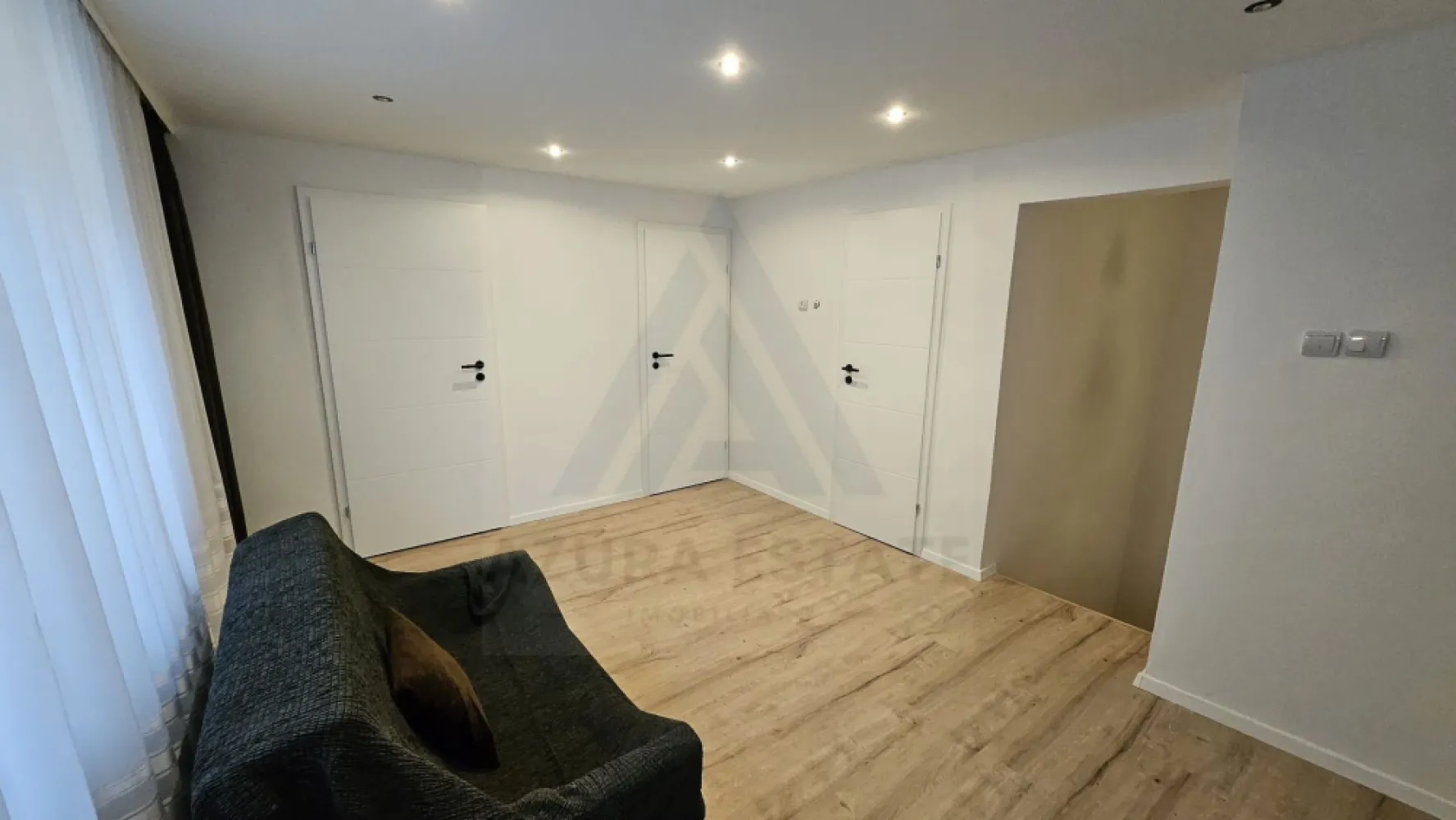 Casa individuala 144 mp utili garaj subteran pivnita si curte Turnisor