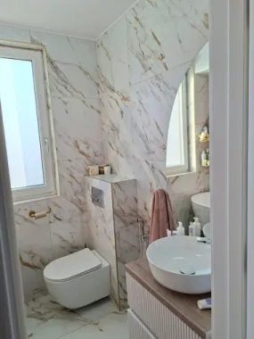 Casa moderna 4 camere 2 bai si curte libera 220 mp pe Calea Cisnadiei