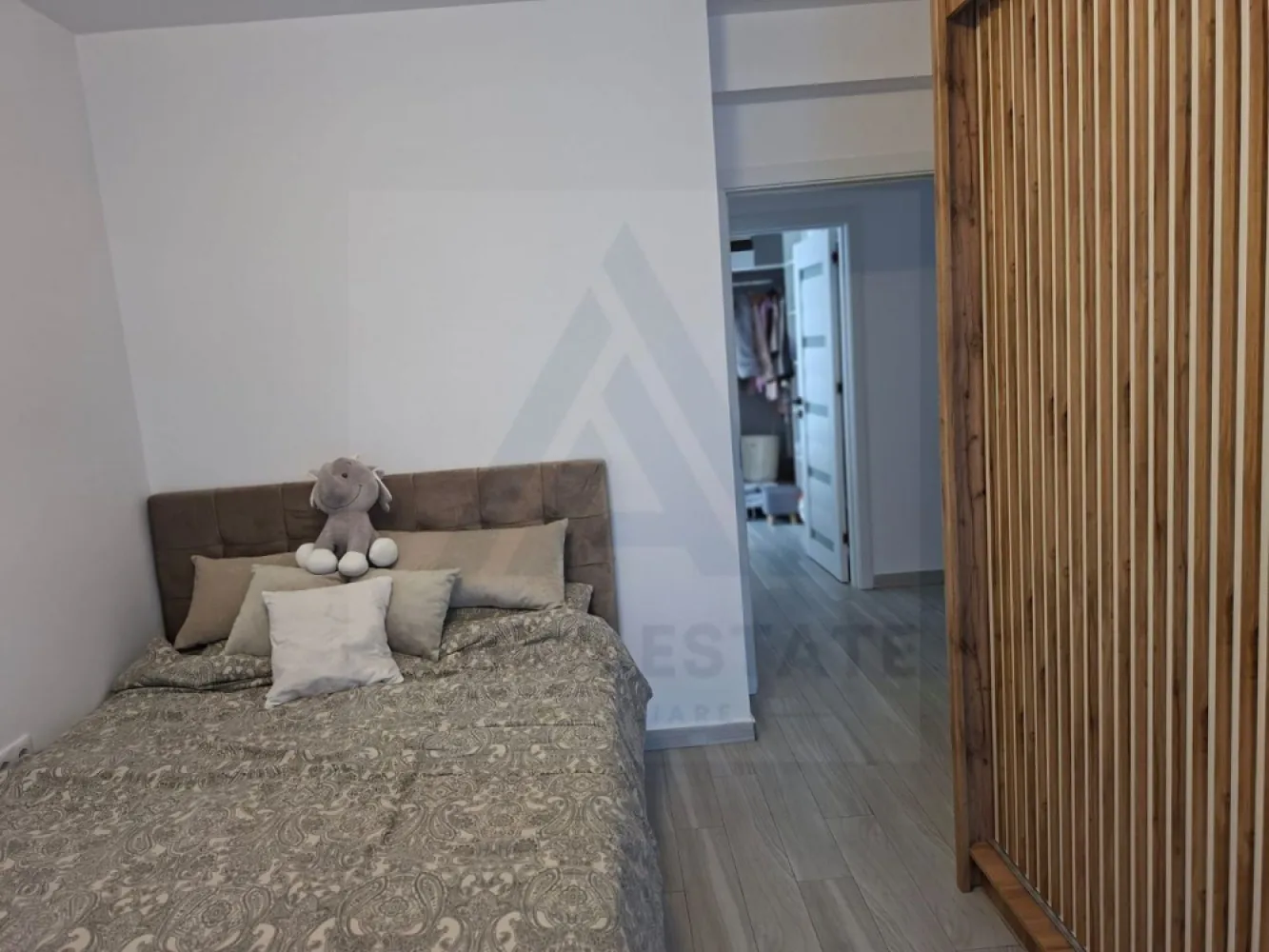 Casa moderna 4 camere 2 bai si curte libera 220 mp pe Calea Cisnadiei