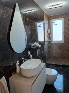 Casa moderna 4 camere 2 bai si curte libera 220 mp pe Calea Cisnadiei