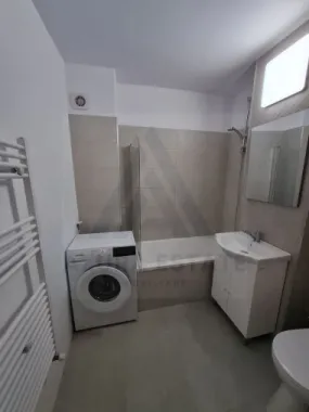 Apartament complet renovat 2 camere si bucatarie inchisa zona Rahovei