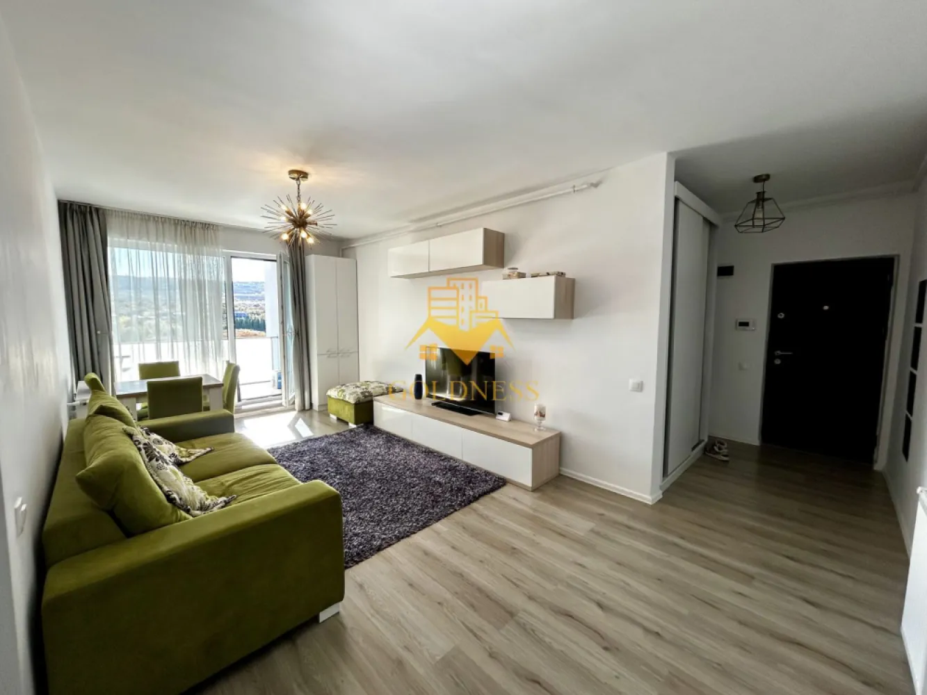 2 camere, modern, parcare, bloc nou, Buna ziua, Zona LIDL, Grand Hill - GOLDNESS Imobiliare vă propune spre închiriere un apartament cu 2 camere complet mobilat și utilat, la etajul 6 într-un imobil de 10 etaje, în Cartierul Buna Ziua. Dispune de loc de parcare subteran! Se află în apropierea stațiilor de transport în comun, magazine, restaurante, spații verzi, farmacii, etc. Apartamentul este compartimentat astfel: - dormitor cu pat matrimonial, dressing, noptiere - living cu bucatarie open space complet utilată, canapea extensibilă, loc de servit masa - baie cu cabina de dus, calorifer port prosop și dulap pentru depozitare. - terasa de 9 mp. Imobilul este dotat cu toate cele necesare- centrală proprie, mașină de spălat haine, frigider, plită electrică, hotă, etc. Dacă sunteți interesați de acest apartament și doriți să îl vizionați, dar și pentru alte oferte nu ezitați să ne contactați telefonic sau prin e-mail. Vă stăm la dispoziție! Pentru intermediere se percepe un comision de 50% din prețul chiriei! }}