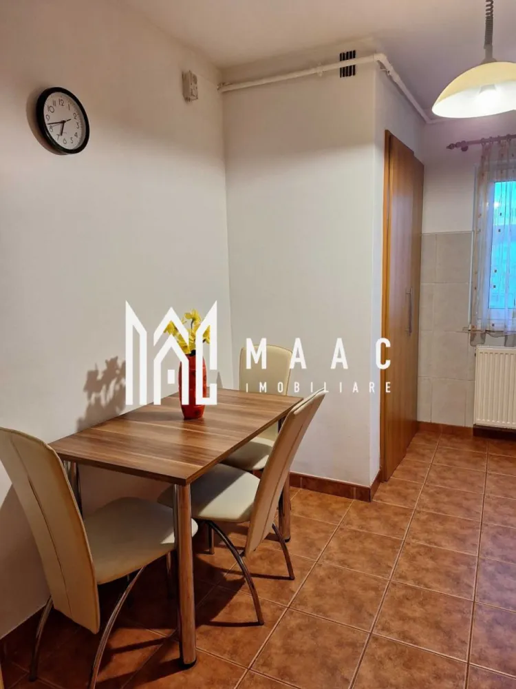Apartament 4 camere | Zona Ștrand 1 | 2 balcoane | Pivnița - MAAC Imobiliare vă propune spre închiriere un apartament spațios cu 4 camere, situat în cartierul Ștrand 1, în proximitatea Stadionului Voința și a Liceului Onisifor Ghibu, o zonă apreciată pentru liniște și acces rapid către facilități. Detalii apartament Compartimentare practică Hol cu dressing 2 Dormitoare Living generos Bucătărie cu cămară separată Baie Hol generos cu spații de depozitare 2 balcoane închise cu termopan Pivniță Apartament mobilat și utilat complet 📞 Contactează-ne pentru mai multe detalii sau pentru a programa o vizionare, menționează CP3018715! }}