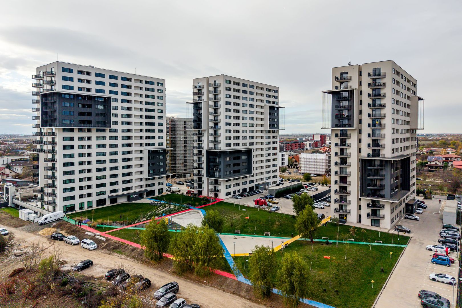 XCity Towers: 3 camere modern, etaj 2, living generos
