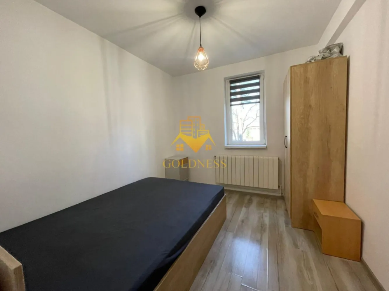 3 camere, 1/4, modern, parcare, Gheorgheni Zona Iulius Mall, FSEGA - GOLDNESS Imobiliare vă propune spre închiriere un apartament cu 3 camere complet mobilat și utilat, la etajul 1 într-un imobil de 4 etaje, în Cartierul Gheorgheni. Se poate inchiria parcare cu 50 euro! Se află în apropierea stațiilor de transport în comun, magazine, restaurante, spații verzi, farmacii, etc. Apartamentul este compartimentat astfel: - dormitor cu pat matrimonial, dressing, noptiere - dormitor cu pat matrimonial, dulap pentru haine, noptiere - living cu bucatarie open space complet utilată și mobilată, canapea extensibilă, loc de servit masa - baie cu cabina de dus, calorifer port prosop și dulap pentru depozitare. - balcon de 4 mp. Imobilul este dotat cu toate cele necesare- centrală proprie, frigider, aragaz, hotă, mașină de spălat haine, etc. Dacă sunteți interesați de acest apartament și doriți să îl vizionați, dar și pentru alte oferte nu ezitați să ne contactați telefonic sau prin e-mail. Vă stăm la dispoziție! Pentru intermediere se percepe un comision de 50% din prețul chiriei! }}