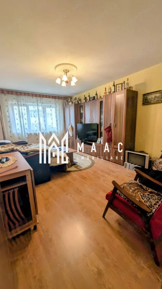 Apartament 2 camere | 50 MPU | Balcon | Vasile Aaron - MAAC Imobiliare îți propune spre vânzare un apartament cu 2 camere, situat în cartierul Vasile Aaron, zonă cunoscută pentru accesul excelent către toate facilitățile orașului: magazine, mijloace de transport, școli, centre comerciale și parcuri. Detalii ale proprietății: 2 camere bine compartimentate Living primitor Dormitor spațios Bucătărie separată Balcon ideal pentru relaxare Pivniță inclusă Centrală termică proprie Apartamentul este îngrijit și funcțional, putând fi locuit imediat. Oferă, în același timp, potențial pentru mici îmbunătățiri, în funcție de preferințele noilor proprietari. Avantaje: Zonă cu cerere ridicată, ideală atât pentru locuit, cât și pentru investiție Pentru mai multe detalii și pentru programarea unei vizionări, vă rugăm să specificați ID-ul anunțului: CP2808520 }}