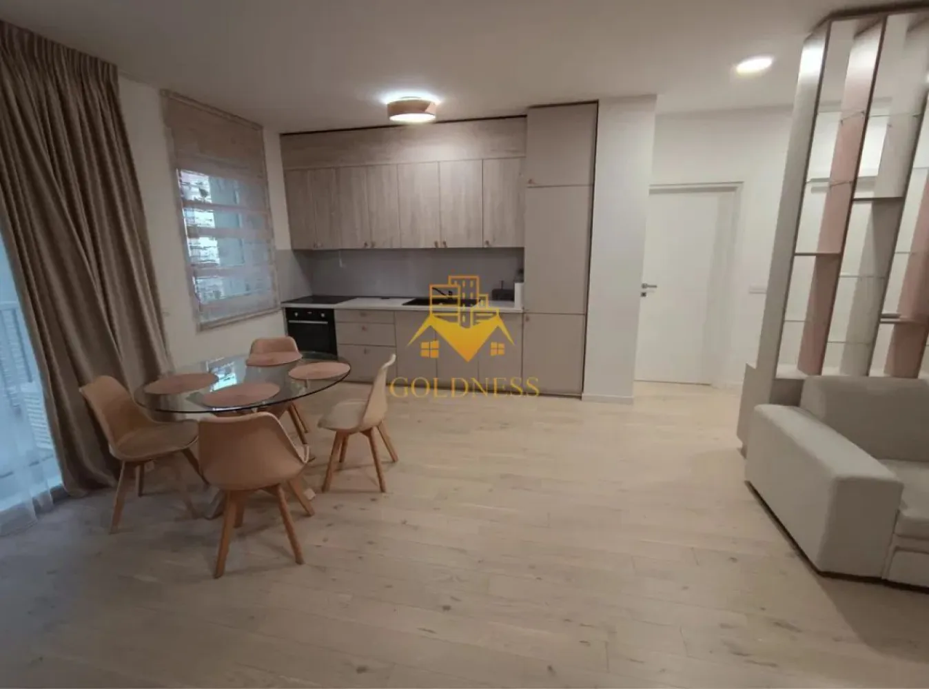 2 camere, modern, garaj,AC,bloc nou, zona Centrala, Record Park, Paris