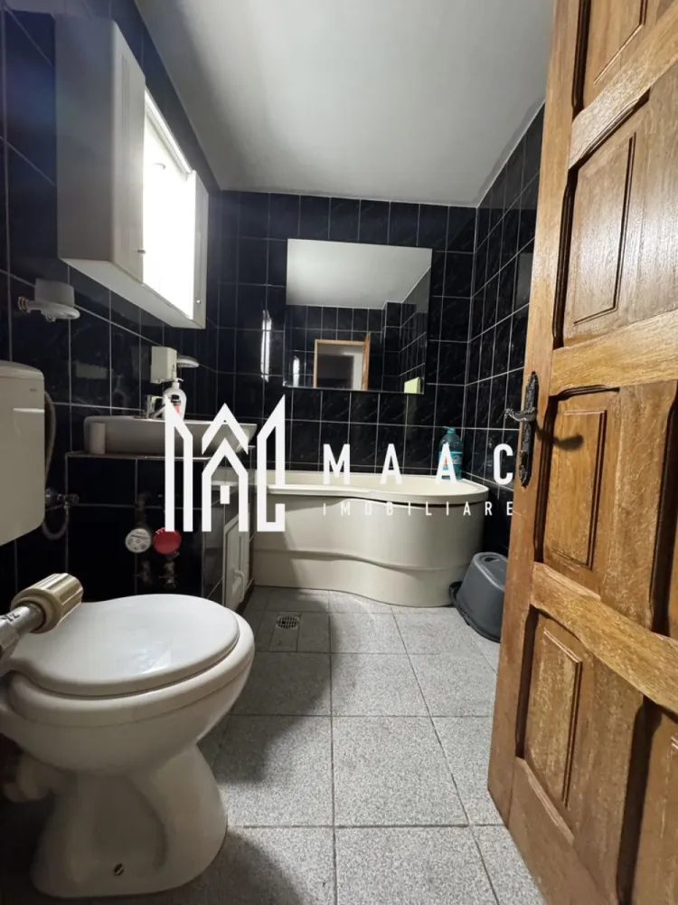 Apartament 2 Camere | Zona Centrala | Vedere sud-nord - Apartament 2 camere – Zona Centrală, Râmnicu Vâlcea Preț excelent | Finisat & mobilat | Acte pentru centrală termică MAAC Imobiliare Sibiu vă propune spre vânzare un apartament cochet cu 2 camere, situat în zona centrală a orașului Râmnicu Vâlcea, ideal atât pentru locuință proprie, cât și pentru investiție. Detalii proprietate: Suprafață utilă: aproximativ 54 mp Etaj: 4 / 4 Imobilul dispune de acoperiș , oferind protecție și confort termic sporit Apartamentul este finisat și complet mobilat, gata pentru mutare imediată Toate actele necesare pentru montarea centralei termice sunt pregătite Compartimentare eficientă: living spațios, dormitor luminos, bucătărie utilată, baie modernă și balcon Alte avantaje: Poziționare excelentă – aproape de centre comerciale, instituții, școli și mijloace de transport Ideal pentru un cuplu tânăr, o familie mică sau pentru investiție în scop de închiriere Bloc curat, vecini liniștiți, zonă cu acces facil către toate punctele de interes ale orașului Pentru mai multe detalii sau pentru a programa o vizionare, contactează MAAC Imobiliare Sibiu – partenerul tău de încredere în tranzacții sigure și transparente. - CP2808408 }}