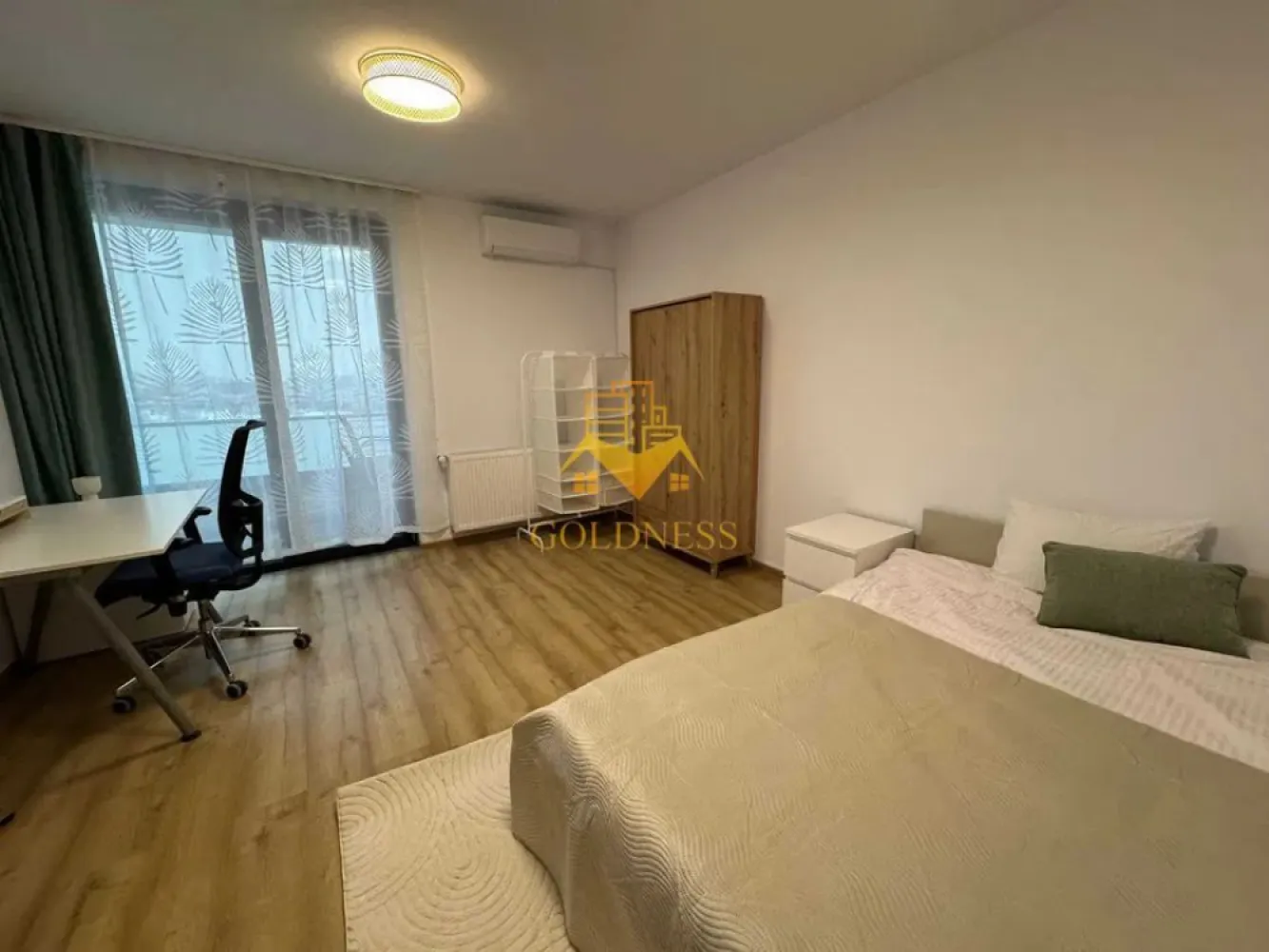 O camera Modern, Parcare, Pet Friendly, Park Lake 2, Intre Lacuri - GOLDNESS Imobiliare vă propune spre închiriere un apartament cu o camere complet mobilat și utilat, la etajul 9 într-un imobil de 10 etaje, în Cartierul Intre Lacuri. Dispune de loc de parcare subterana! Se află în apropierea stațiilor de transport în comun, magazine, restaurante, spații verzi, farmacii, etc. Apartamentul este compartimentat astfel: - camera cu pat matrimonial, dressing, noptiere - bucatarie complet utilată și mobilată, loc de servit masa - baie cu dus walk-in, calorifer port prosop și dulap pentru depozitare. - terasa de 10 mp. Imobilul este dotat cu toate cele necesare- centrală proprie, frigider, aragaz, hotă, mașină de spălat haine, aer conditionat, etc. Dacă sunteți interesați de acest apartament și doriți să îl vizionați, dar și pentru alte oferte nu ezitați să ne contactați telefonic sau prin e-mail. Vă stăm la dispoziție! Pentru intermediere se percepe un comision de 50% din prețul chiriei! }}