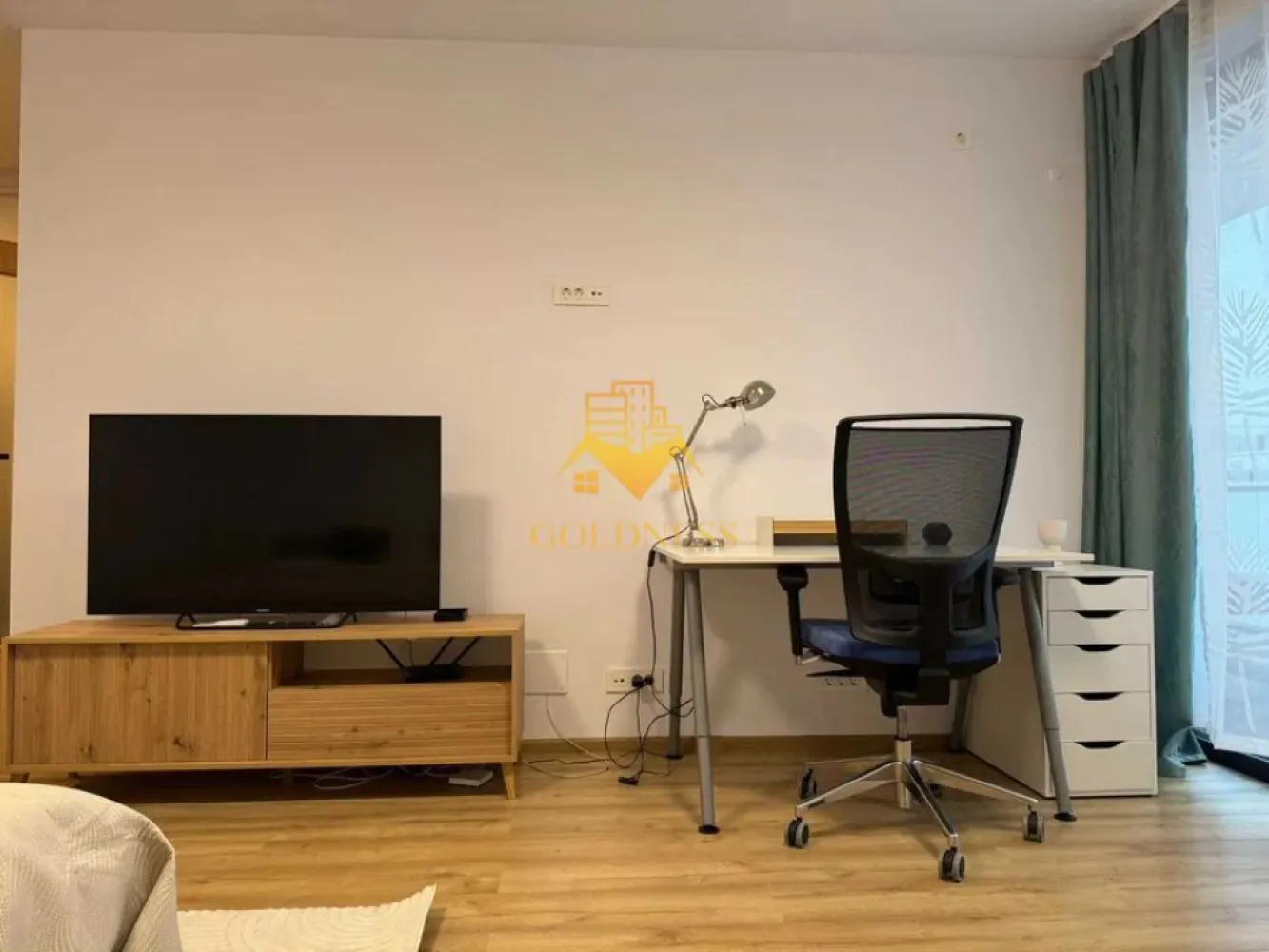 O camera Modern, Parcare, Pet Friendly, Park Lake 2, Intre Lacuri - GOLDNESS Imobiliare vă propune spre închiriere un apartament cu o camere complet mobilat și utilat, la etajul 9 într-un imobil de 10 etaje, în Cartierul Intre Lacuri. Dispune de loc de parcare subterana! Se află în apropierea stațiilor de transport în comun, magazine, restaurante, spații verzi, farmacii, etc. Apartamentul este compartimentat astfel: - camera cu pat matrimonial, dressing, noptiere - bucatarie complet utilată și mobilată, loc de servit masa - baie cu dus walk-in, calorifer port prosop și dulap pentru depozitare. - terasa de 10 mp. Imobilul este dotat cu toate cele necesare- centrală proprie, frigider, aragaz, hotă, mașină de spălat haine, aer conditionat, etc. Dacă sunteți interesați de acest apartament și doriți să îl vizionați, dar și pentru alte oferte nu ezitați să ne contactați telefonic sau prin e-mail. Vă stăm la dispoziție! Pentru intermediere se percepe un comision de 50% din prețul chiriei! }}