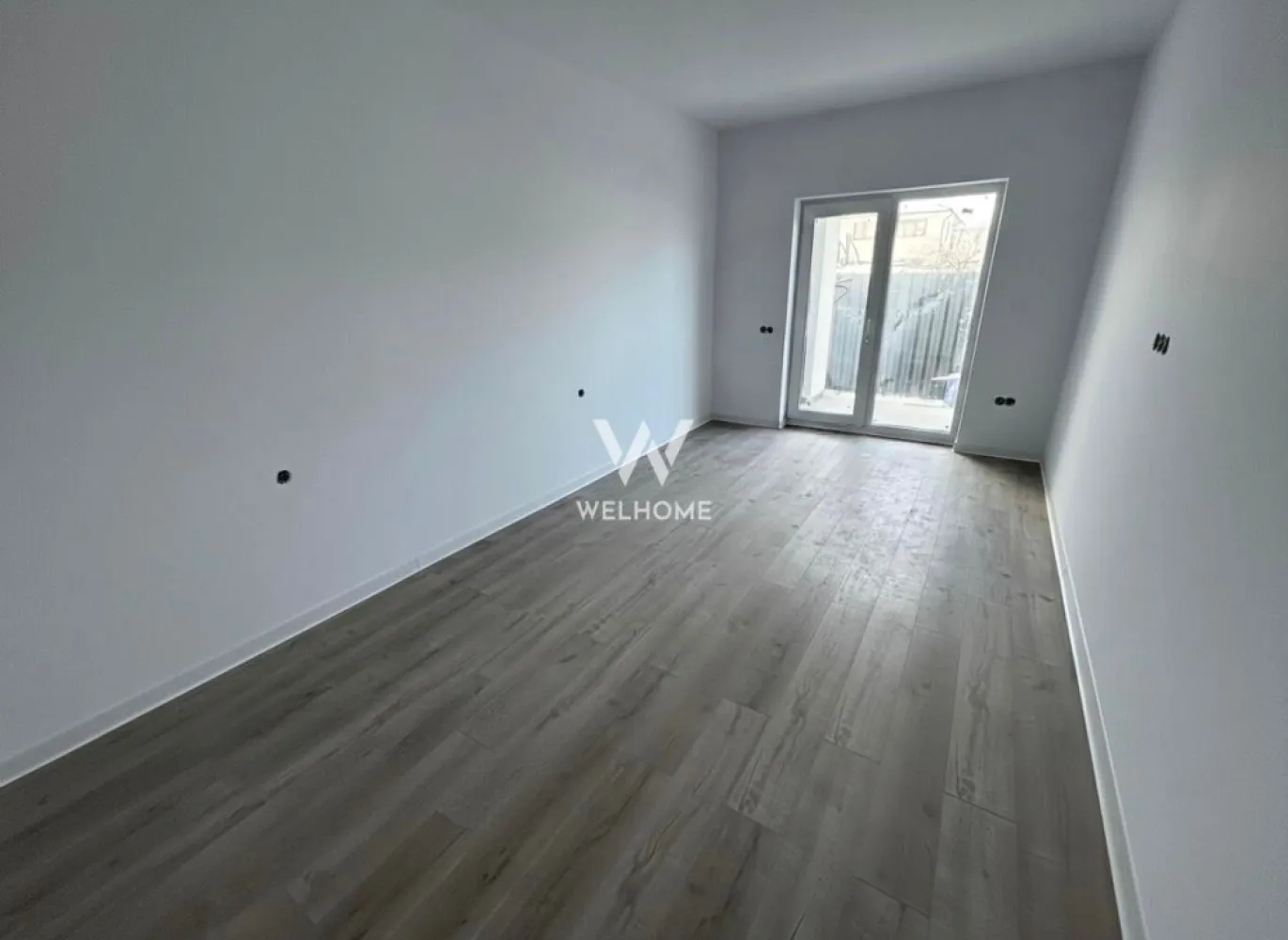 Apartament 2 camere ETAJ 1/2- zona Unirii, Selimbar - Apartament 2 camere 45.95mp cu balcon generos - Selimbar Situat în Șelimbăr, zona Unirii, într-un ansamblu format din 3 vile cu regim redus de înălțime P+2. Poziționat la etajul 1/2, etajul 2 având acces direct din apartament la POD pe toata suprafata. - Suprafață utilă de 45.95mp + balcon de 6,58 mp, prevăzut cu cămară/debara pentru depozitare. Compartimentat astfel: living open space cu bucătărie, dormitor, baie, balcon, debara. Apartamentul este dotat cu încălzire în pardoseală, un sistem modern care asigură distribuția uniformă a căldurii, un confort termic superior și eficiență energetică sporită. Imobilul se predă la stadiul de SEMIFINISAT, oferindu-ți posibilitatea de a-l personaliza după propriul gust, sau LA CHEIE, contra cost, cu finisaje realizate de dezvoltator conform preferințelor tale. Situat intr-o zona bună, cu acces facil la magazine, școala, mijloace de transport, shoping city și alte puncte de interes. Un loc de parcare este inclus în preț. Pret SEMIFINISAT: 91.805 Euro Telefon: 0747.639.802 }}
