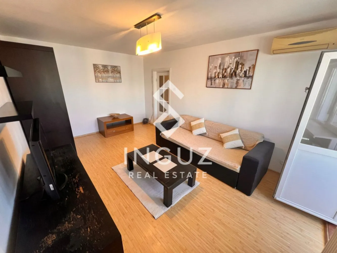 Apartament de închiriat | 3 camere | Lux & Modern | Sector 4 – Vișana - Apartament de închiriat | 3 camere | Lux & Modern | Sector 4 – Vișana 📍 Adresă: Vișana Nr. 1, Bloc 45, Scara B 💶 Preț: 800 € / lună Negotiable Locuință premium – Disponibilă imediat Apartament spațios, modern, complet mobilat și utilat, ideal pentru confort, stil și funcționalitate. Potrivit pentru familii, profesioniști sau shared living. Detalii proprietate Suprafață totală aprox. 80 mp (inclusiv balcoane și debara) 2 dormitoare Living spațios Bucătărie mare complet utilată 2 băi 2 balcoane cu vedere deschisă către parc 2 aparate de aer condiționat Etaj 10 (nu este ultimul etaj) Apartament foarte curat și bine întreținut Avantaje Luminos pe tot parcursul zilei Vedere frumoasă către parc Compartimentare ideală (2 băi + spații separate) Potrivit pentru 2–3 persoane Gata de mutare imediată Locație & acces Situat în Sector 4, zonă rezidențială bine dezvoltată: Acces facil la mijloace de transport în comun (autobuz, tramvai) Conexiune rapidă către metrou Aproape de magazine, supermarketuri, farmacii Zonă liniștită, cu spații verzi Școli, restaurante și servicii în apropiere Condiții Garanție: 1 luni Contract pe termen lung Contact Inguz Real Estate 📱 +40 774 017 567 (WhatsApp) 📱 +40 724 922 092 ✉️ info.inguzrealestate.com }}