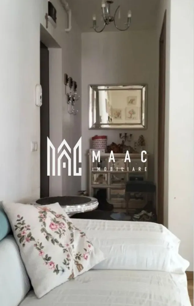 Apartament 2 camere | 55MPU | Gradina | Arhitectilor - MAAC Imobiliare vă propune spre vânzare un apartament cu 2 camere modern, situat în Cartierul Arhitecților, o zonă rezidențială în plină dezvoltare, ideală pentru locuire sau investiție imobiliară. Proprietatea beneficiază de o poziționare avantajoasă, cu acces facil către Sibiu și proximitate față de magazine, zone verzi și multiple puncte de interes urban. Apartamentul are o suprafață utilă de 55,5 mp și este compartimentat eficient, oferind un spațiu generos, luminos și bine organizat, adaptat unui stil de viață modern: -living open-space cu bucătărie -dormitor -baie -balcon -grădină proprie Locuința se vinde complet mobilată, fiind pregătită pentru mutare imediată sau pentru exploatare în scop investițional. Confortul termic este asigurat prin încălzire în pardoseală, oferind eficiență și distribuție uniformă a căldurii în întreaga locuință. Printre avantajele suplimentare se regăsesc: -loc de parcare inclus -spațiu exterior tip grădină, ideal pentru relaxare -compartimentare modernă cu zonă de zi open-space -zonă liniștită, potrivită pentru locuit Apartamentul reprezintă o alegere excelentă atât pentru locuință personală, cât și pentru investiție, datorită poziționării și caracteristicilor sale. Prețul este negociabil. Pentru mai multe detalii și programarea unei vizionări, vă rugăm să ne contactați telefonic și să menționați CP3019370. }}