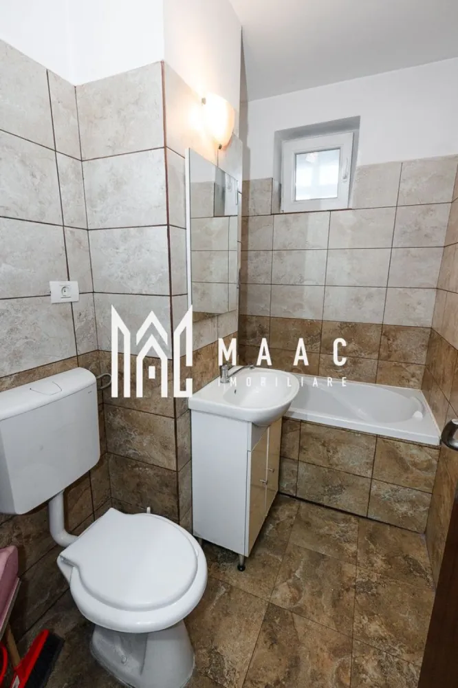 APARTAMENT 3 CAMERE | CENTRU | ETAJ 2 - Update Rezervat 🏠Maac Imobiliare propune spre vânzare un apartament de 3 camere, complet mobilat și utilat, de 62 mp, situat la etajul 2, zona Centrala pe Calea lui Traian in imediata apropiere a Podului Vinerii Mari. ✨ Detalii și beneficii: Apartament mobilat și utilat complet Bucătărie modernă cu mobilier și electrocasnice eficiente Living spațios, luminos, cu ferestre mari Balcon cu vedere spre oraș Instalație sanitară din cupru și instalație electrică nouă Gigacalorimetru montat anul trecut La doar 5 minute de mers pe jos de River Plaza Mall 📍 Locație excelentă – zonă liniștită, cu acces rapid la școli, magazine și transport. 💰 Preț: 81.500 € 🏢 Agenția: Maac Imobiliare CP2807937 }}