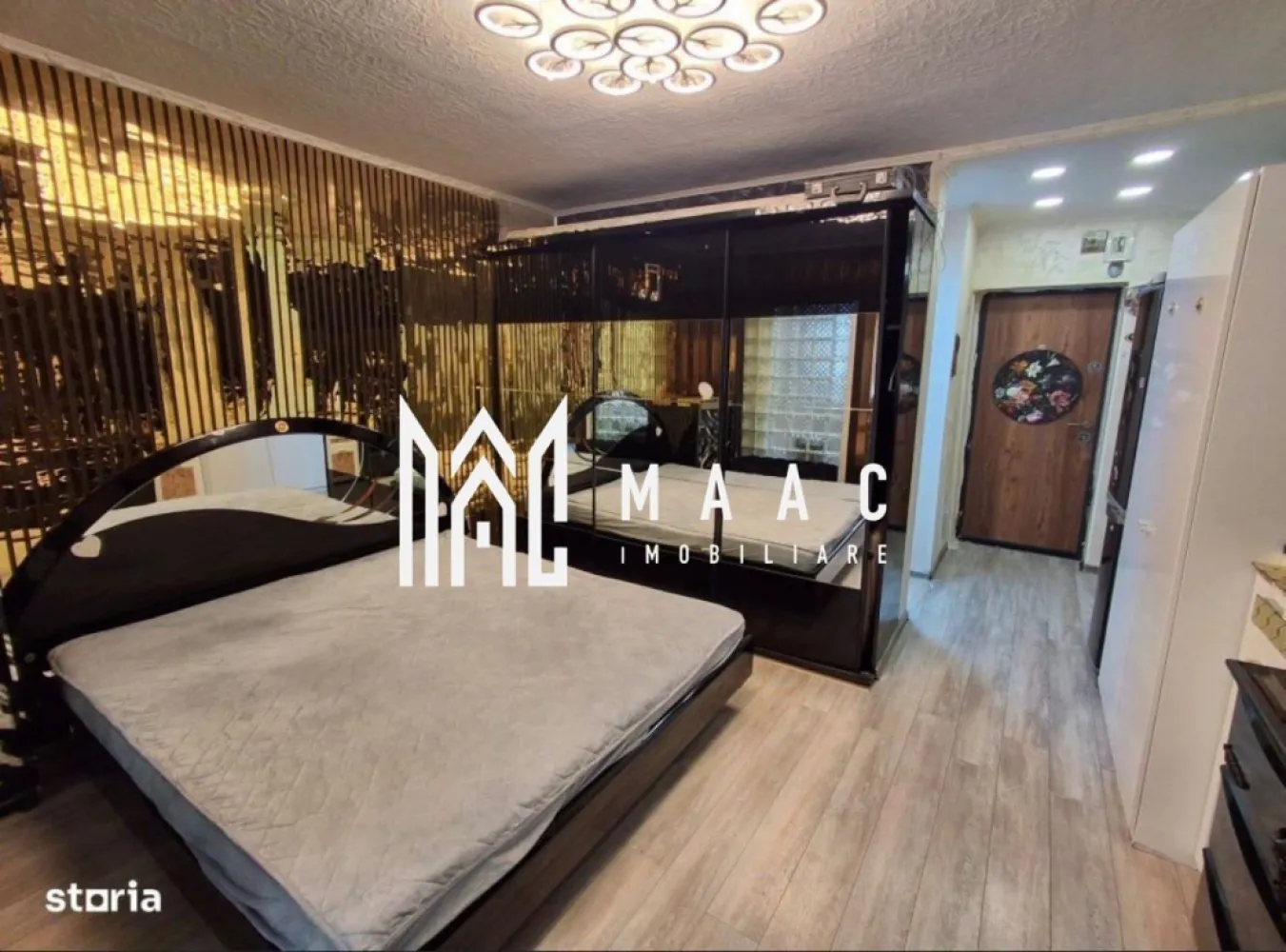 Garsonieră | 32 MPU | Avrig - MAAC Imobiliare vă propune spre vânzare un apartament confort 1, semidecomandat, situat la parterul unui imobil cu 10 etaje, într-un bloc reabilitat termic, construit în anul 1979, ideal atât pentru locuire, cât și pentru investiție datorită poziționării și versatilității spațiului. Proprietatea oferă acces facil și rapid, fiind o alegere practică pentru toate categoriile de cumpărători, inclusiv pentru activități comerciale precum birou sau cabinet. Apartamentul beneficiază de o compartimentare semidecomandată, ce asigură un echilibru între funcționalitate și intimitate, oferind un spațiu bine organizat și ușor de adaptat în funcție de nevoile viitorilor proprietari. Caracteristici principale: -apartament confort 1 -compartimentare semidecomandată -situat la parter din 10 etaje -bloc reabilitat termic -an de construcție: 1979 Proprietatea se remarcă prin multiple avantaje: -acces rapid și facil, fără dependență de lift -potrivit pentru locuință sau activități comerciale -imobil izolat termic, cu eficiență energetică îmbunătățită -zonă cu acces la facilități urbane și puncte de interes Datorită poziționării la parter și a structurii funcționale, apartamentul reprezintă o oportunitate excelentă atât pentru locuire personală, cât și pentru investiție cu randament bun. Prețul este negociabil. Pentru mai multe detalii și programarea unei vizionări, vă rugăm să ne contactați telefonic și să menționați CP3016285. }}